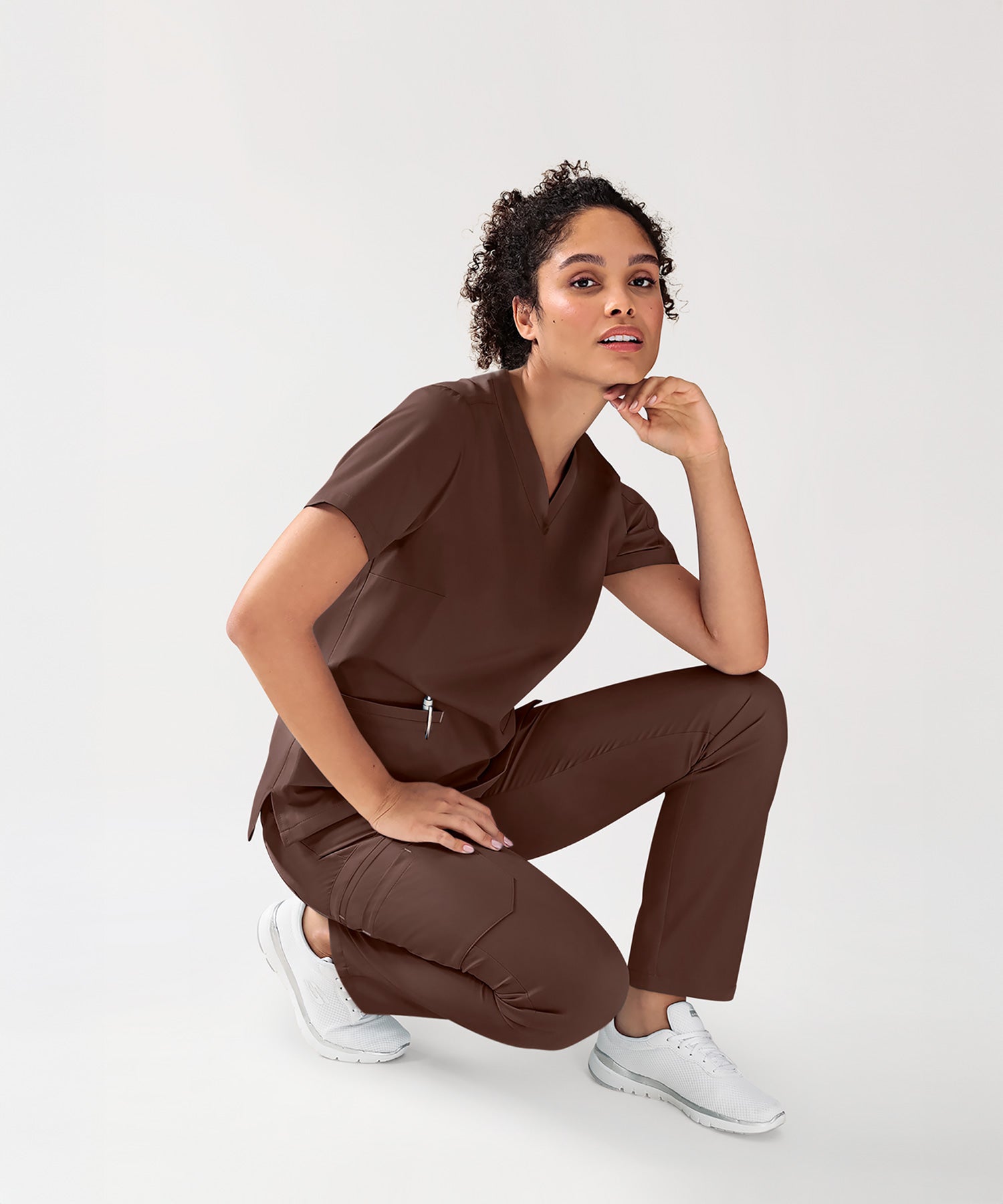 Damen Modell KAERE Outfit in der Farbe coffee