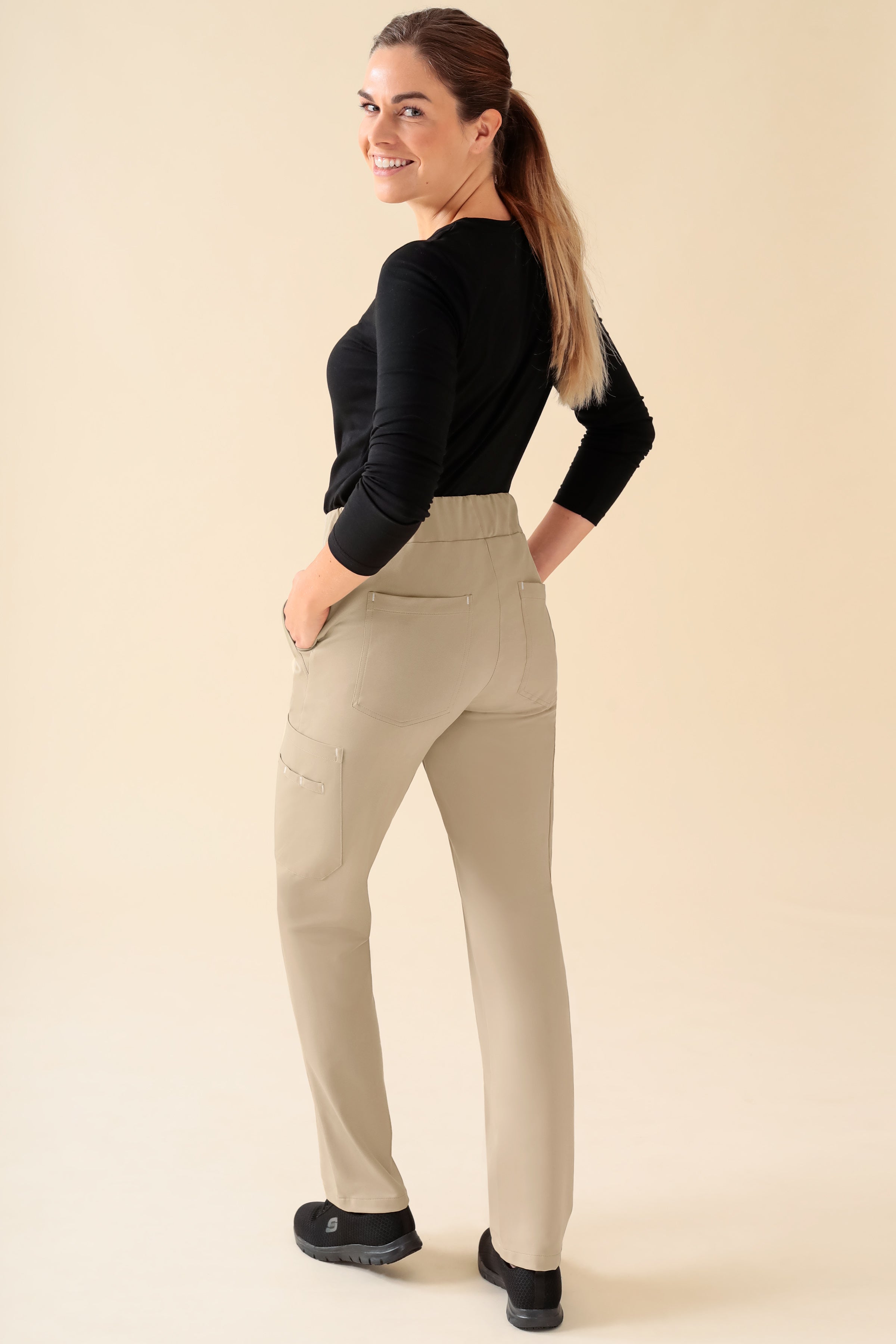 KAERE Hose Damen - gerader Saum Kurzgr. mit Beintaschen sand