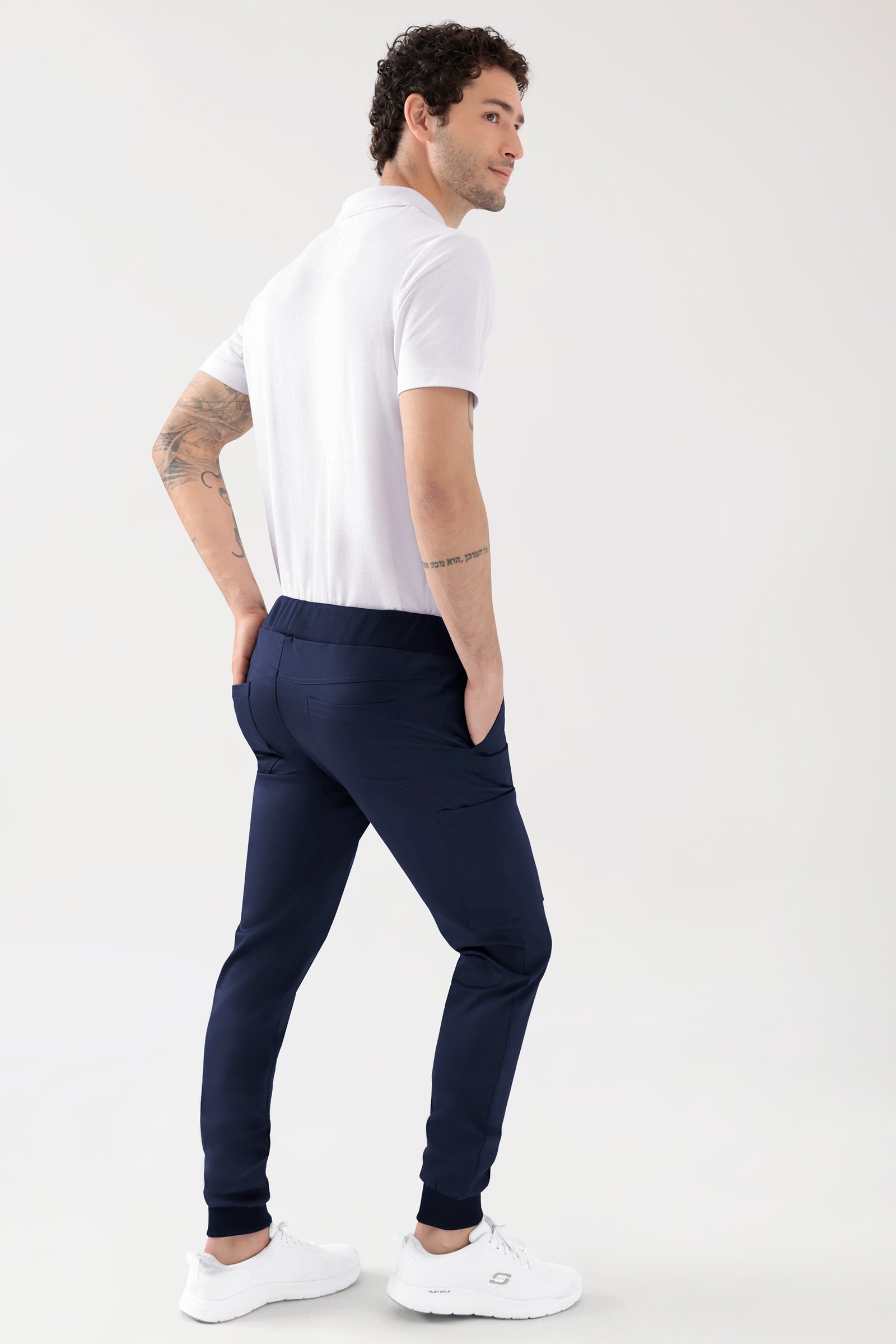 COMFY FLEX Hose Herren - Jogpants navy, Rückansicht Das Model ist 188 cm groß und trägt Größe M