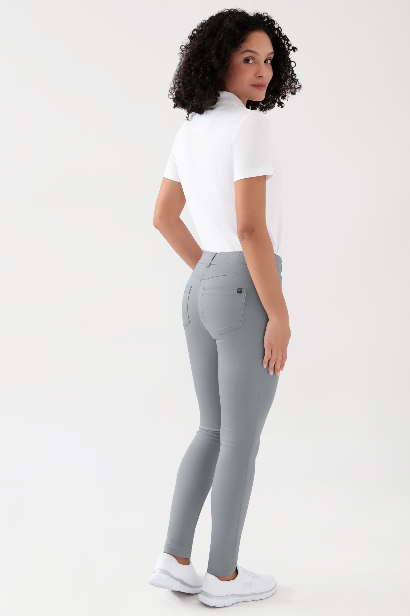 COMFY FLEX 5-Pocket Hose Damen - schlankes Bein grau, Rückansicht Das Model ist 176 cm groß und trägt Größe 36