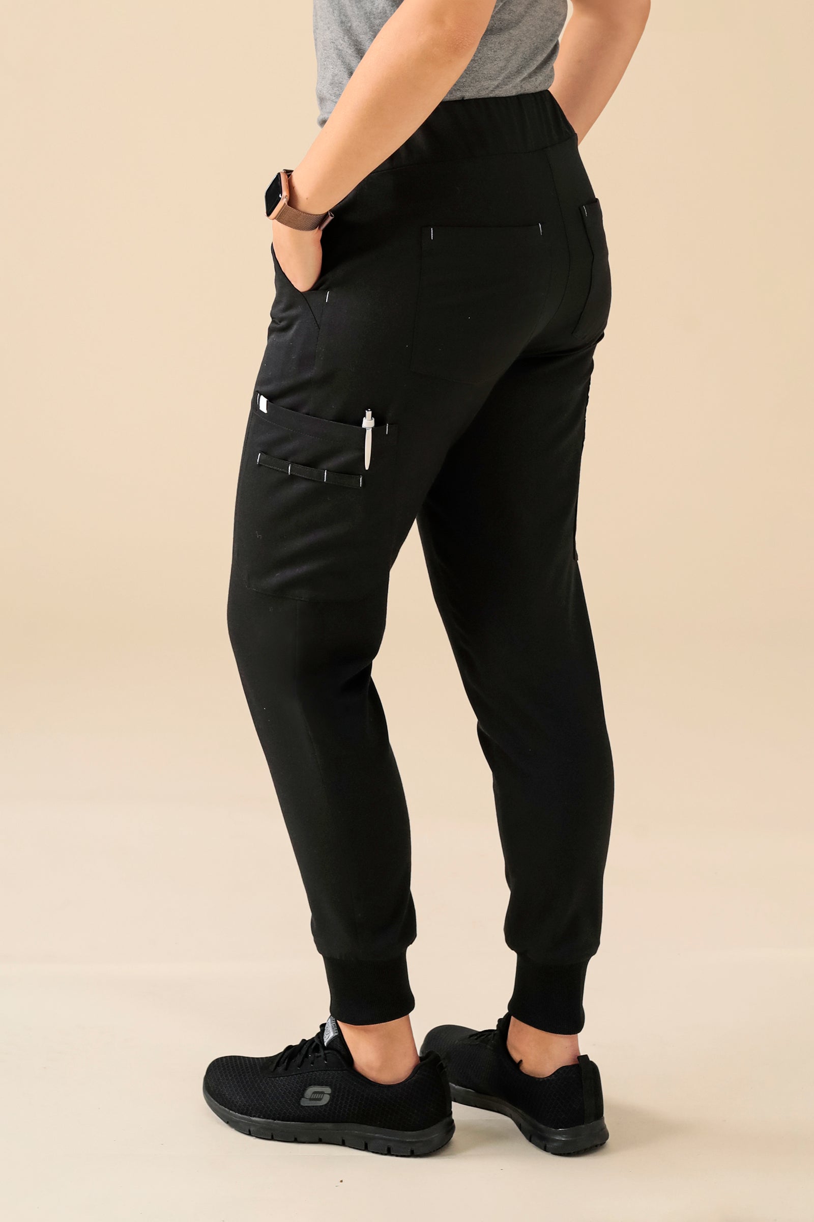 KAERE Hose Damen - Saumbündchen Kurzgr. mit Beintaschen schwarz