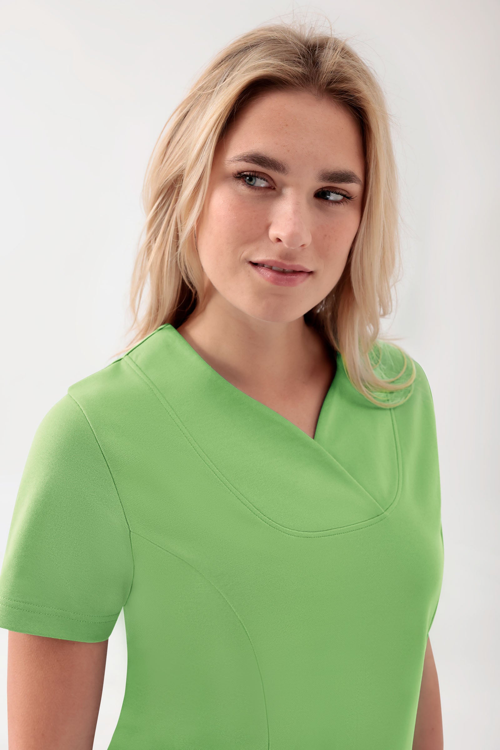 COMFY FLEX Stretch Schlupfkasack Damen - Herzausschnitt apfelgrün