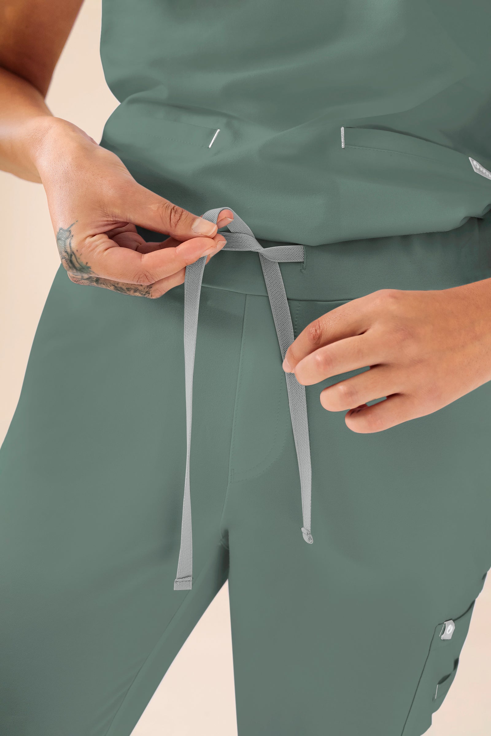 KAERE Hose Damen - gerader Saum Kurzgr. mit Beintaschen dunkelgrün