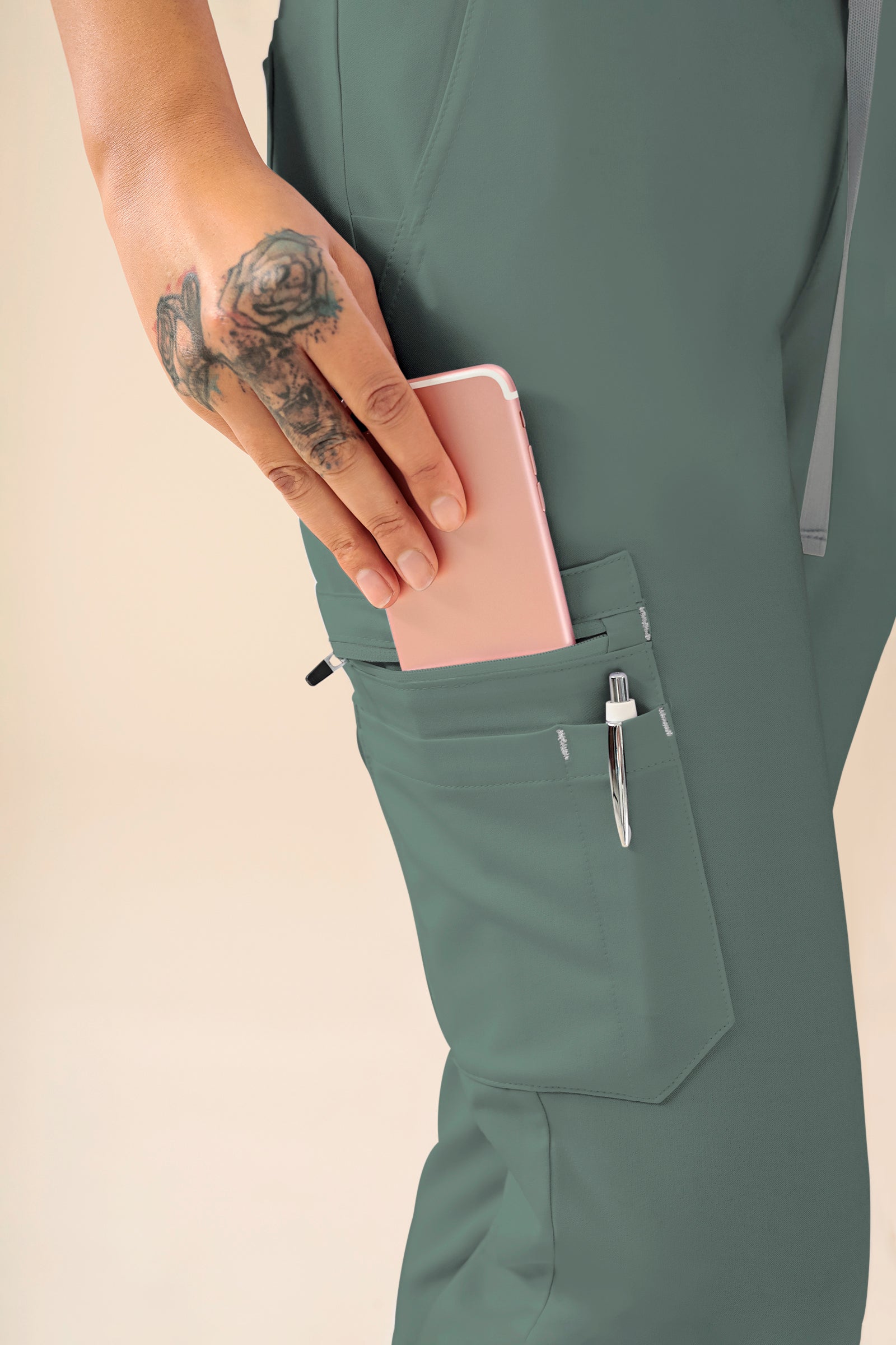 KAERE Hose Damen - gerader Saum Kurzgr. mit Beintaschen dunkelgrün