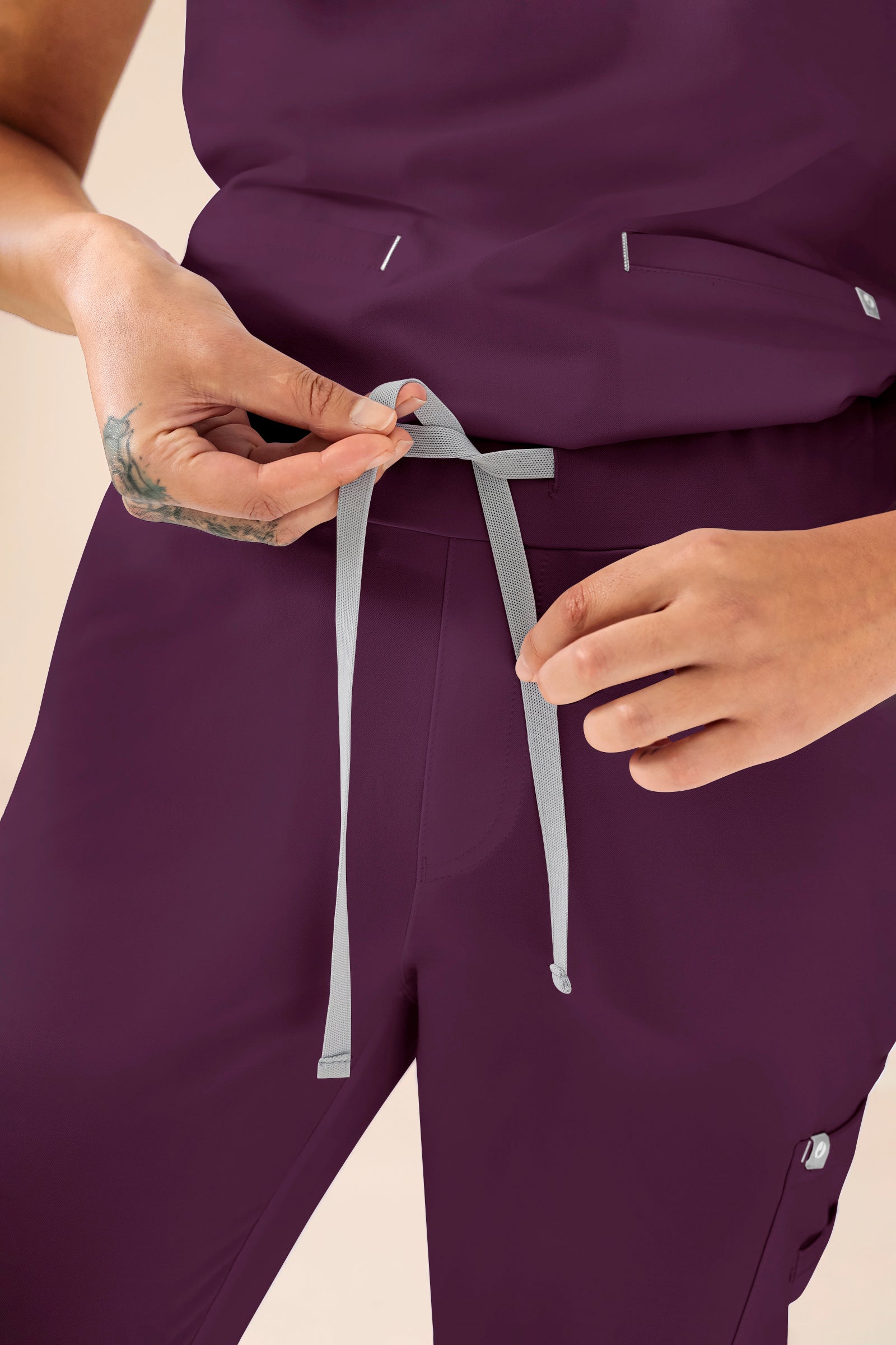KAERE Hose Damen - Saumbündchen Kurzgr. mit Beintaschen pflaume
