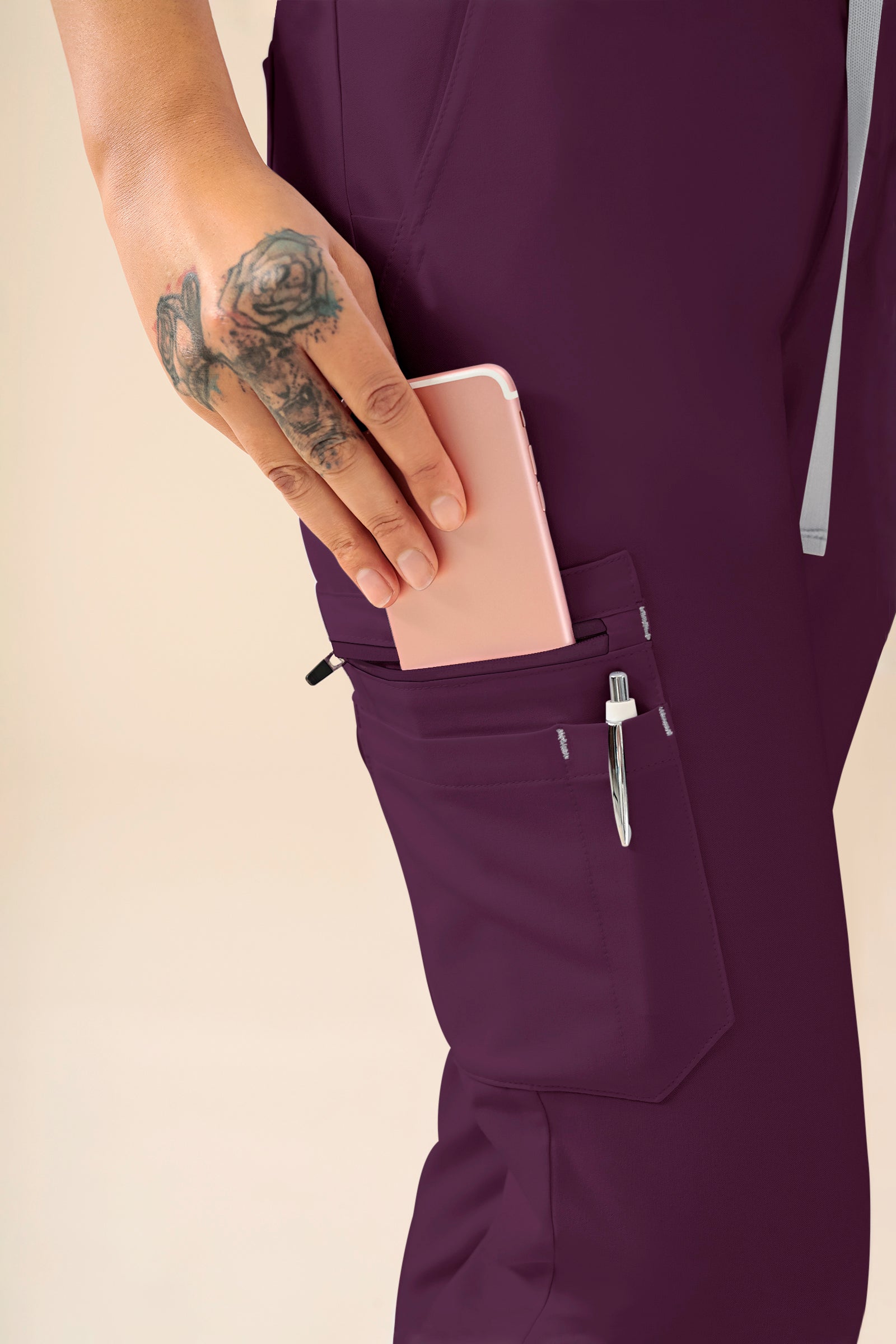 KAERE Hose Damen - Saumbündchen Kurzgr. mit Beintaschen pflaume