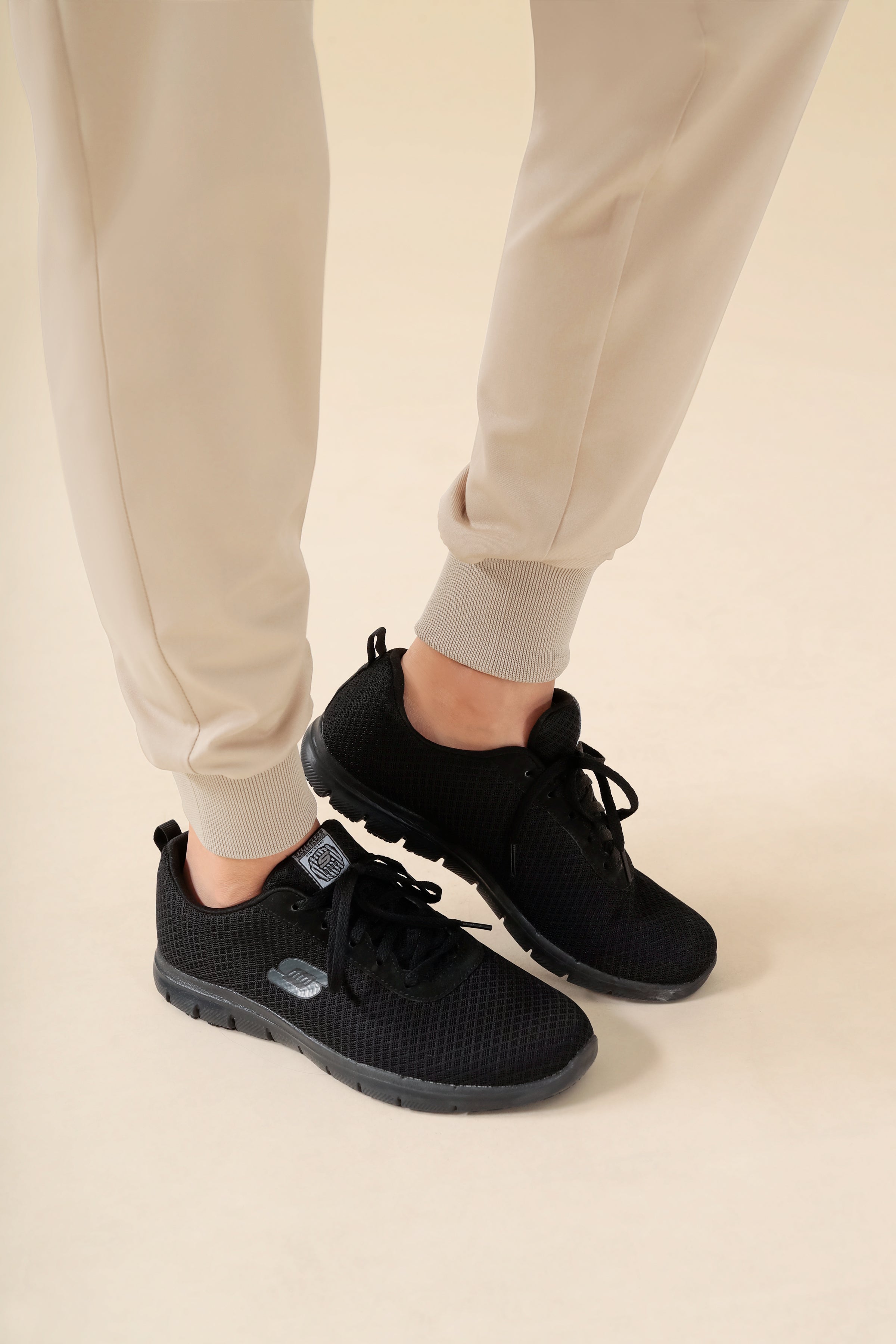 KAERE Hose Damen - Saumbündchen Kurzgr. mit Beintaschen sand