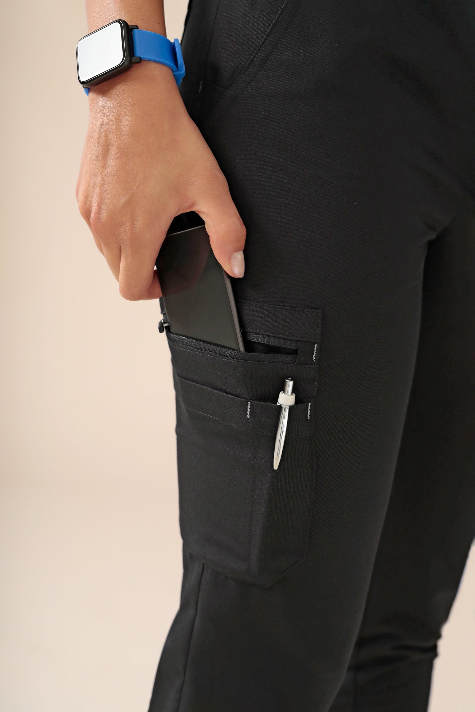 KAERE Hose Damen - Saumbündchen Kurzgr. mit Beintaschen schwarz