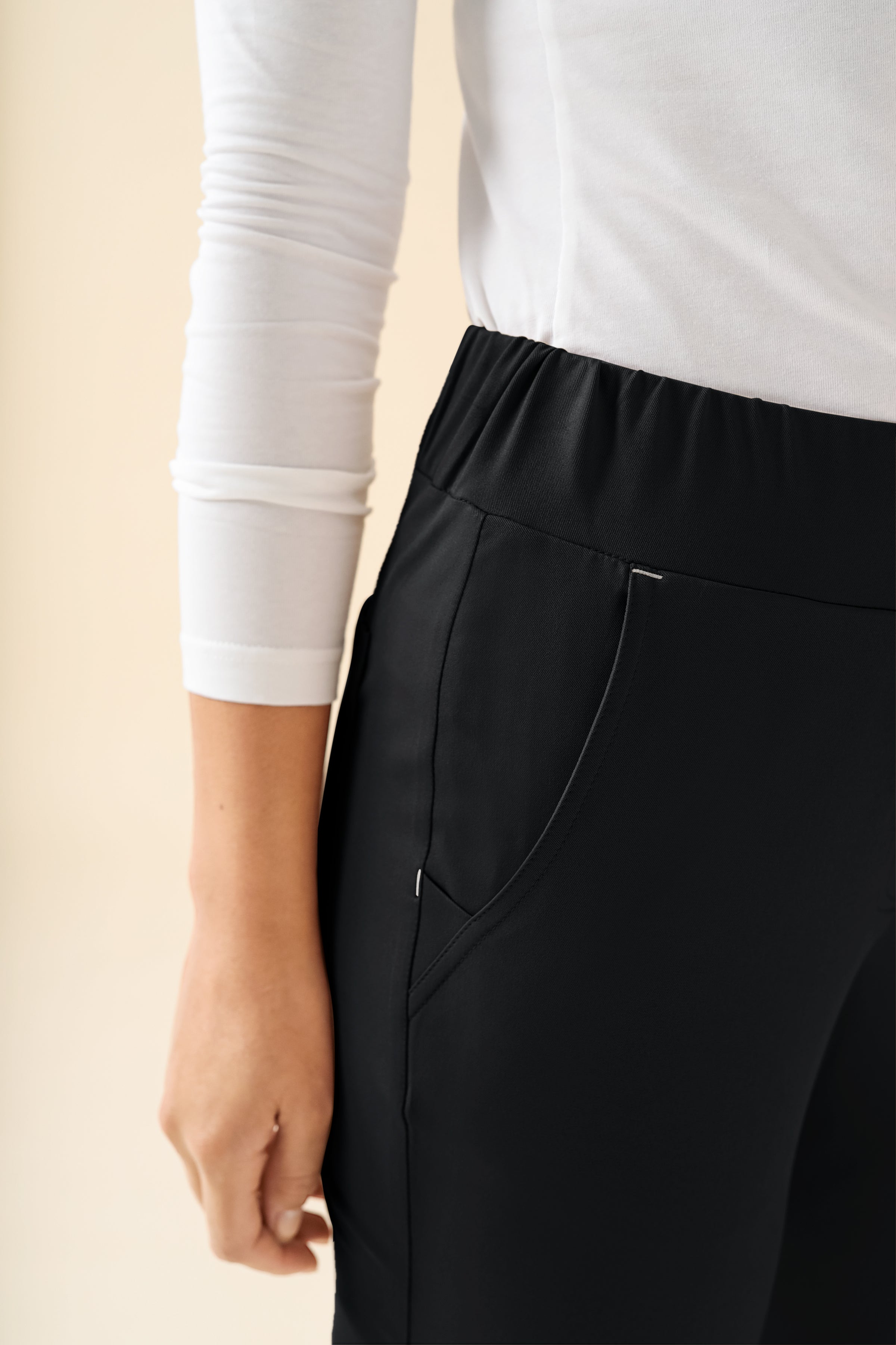 KAERE Hose Damen - gerader Saum Kurzgr. ohne Beintaschen schwarz