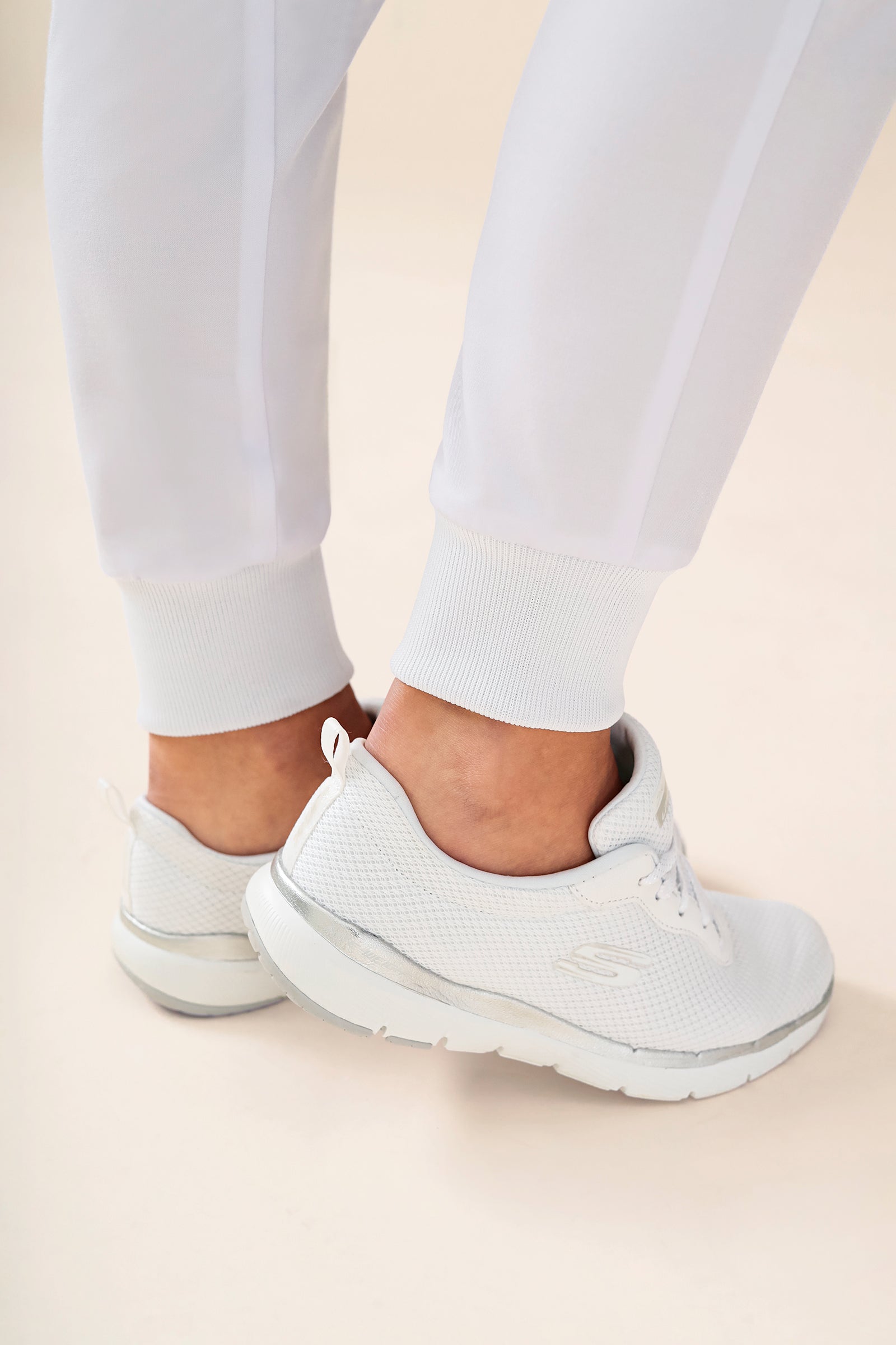 KAERE Hose Damen - Saumbündchen Kurzgr. mit Beintaschen weiß