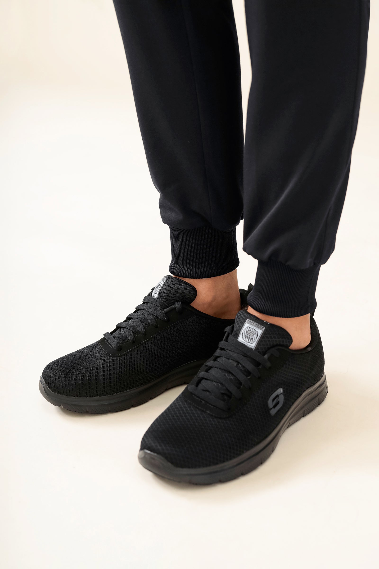 KAERE Hose Herren - Saumbündchen mit Beintaschen schwarz