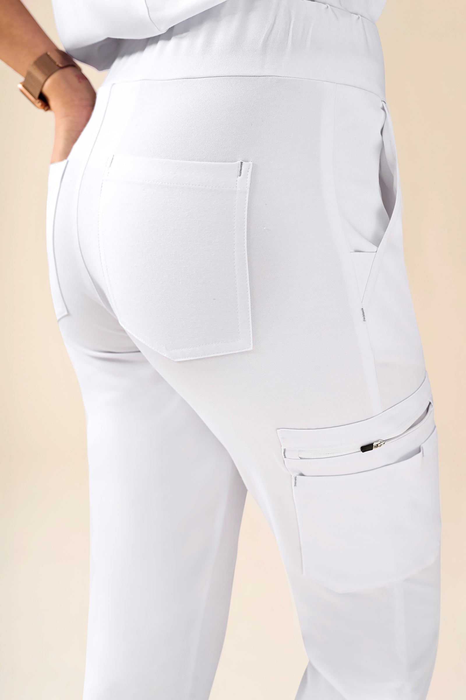 KAERE Hose Damen - gerader Saum mit Beintaschen weiß