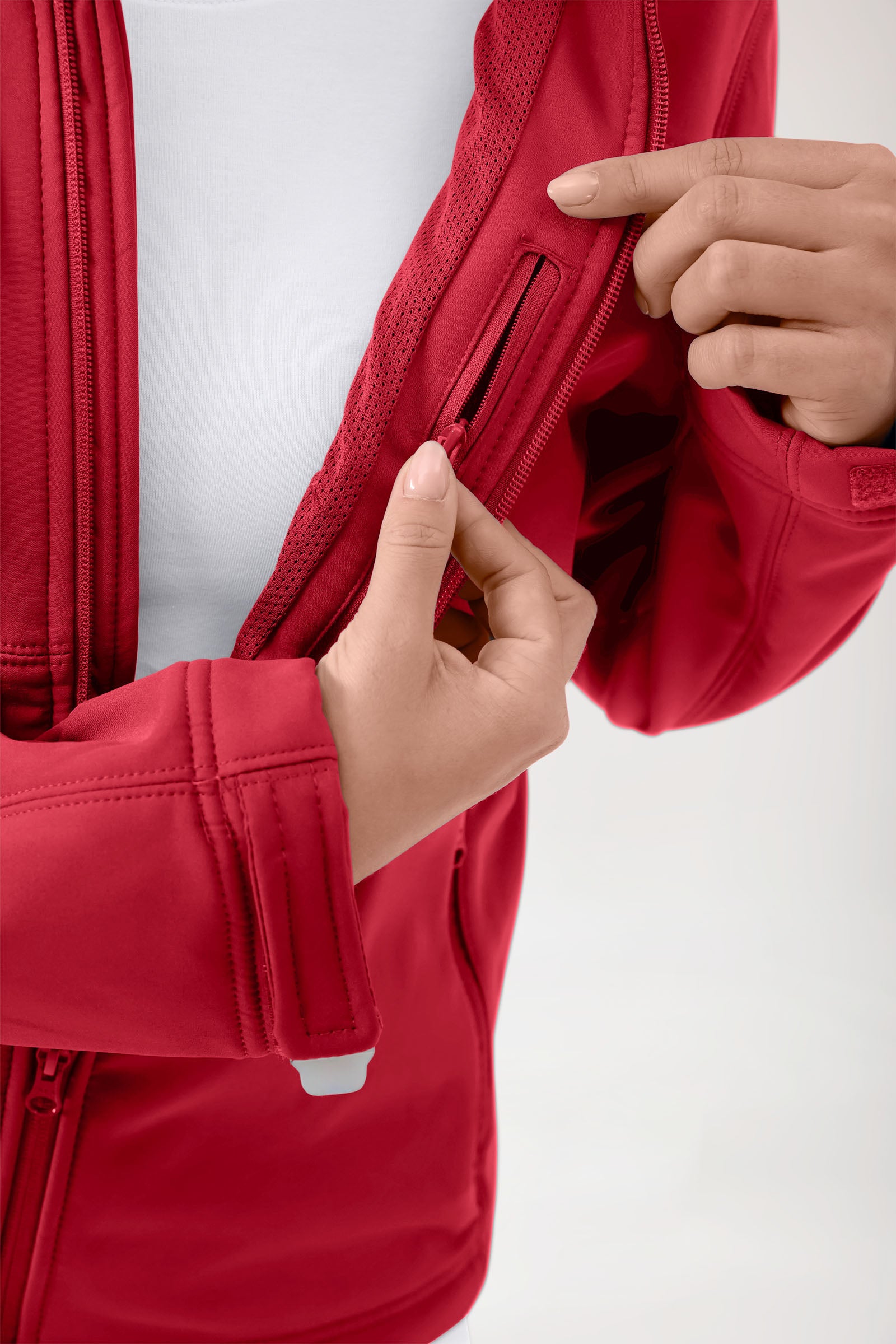 Softshell Jacke Unisex - abnehmbare Kapuze rot