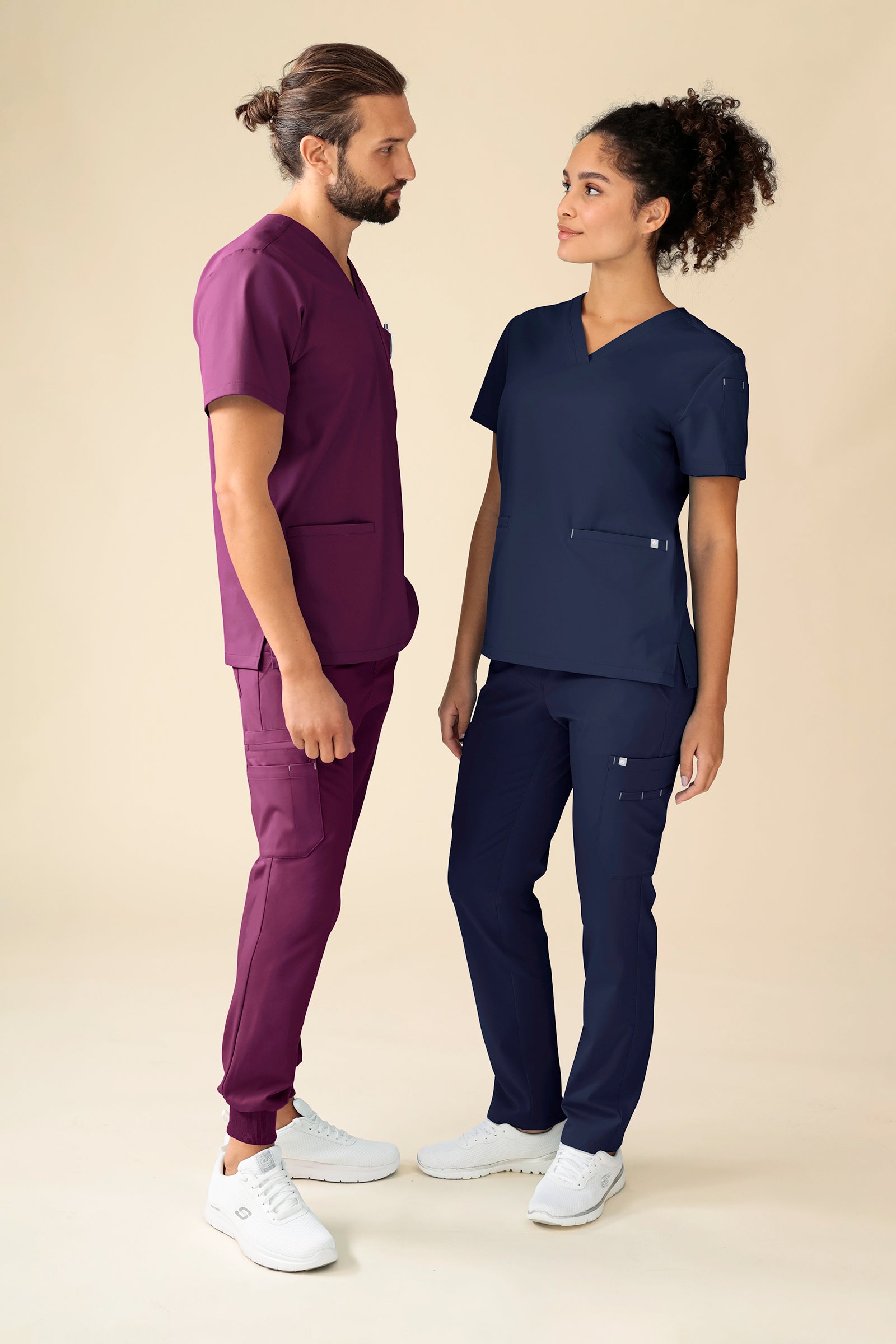 KAERE Hose Herren - Saumbündchen mit Beintaschen pflaume