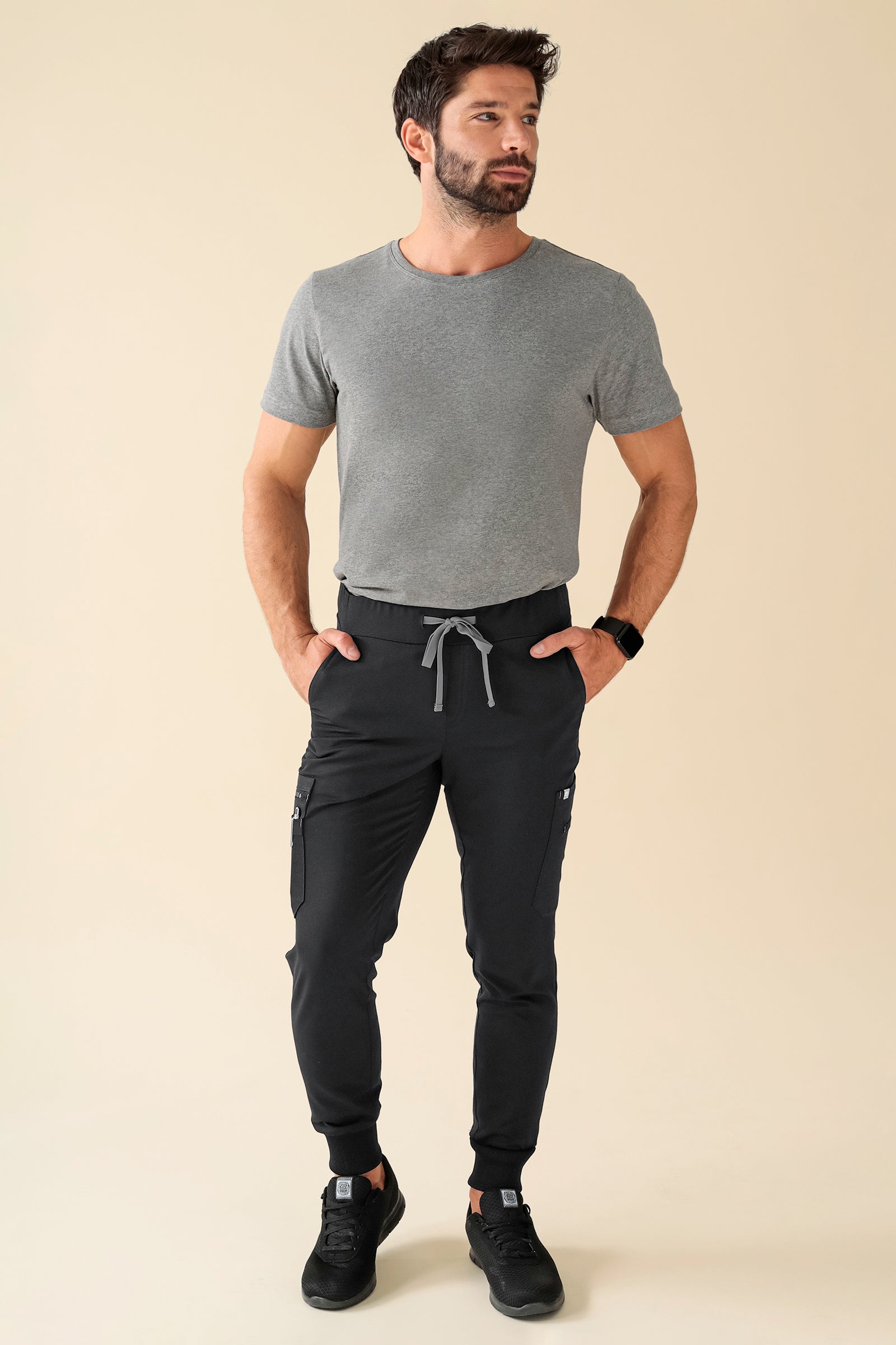 KAERE Hose Herren - Saumbündchen Kurzgr. mit Beintaschen schwarz, Vorderansicht
