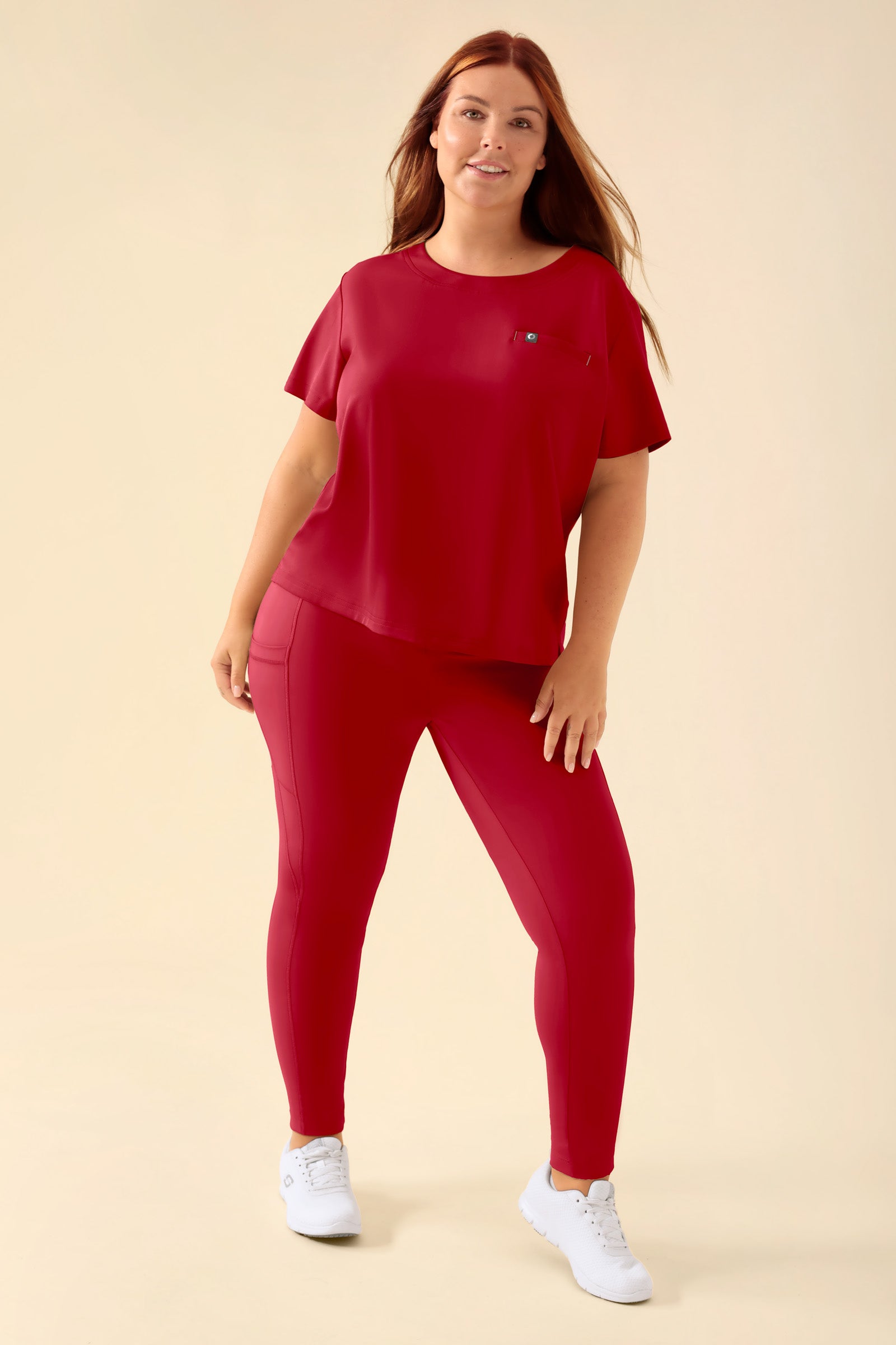 KAERE Leggings Damen - super elastisch rot, Vorderansicht Das Model ist 173 cm groß und trägt Größe XL