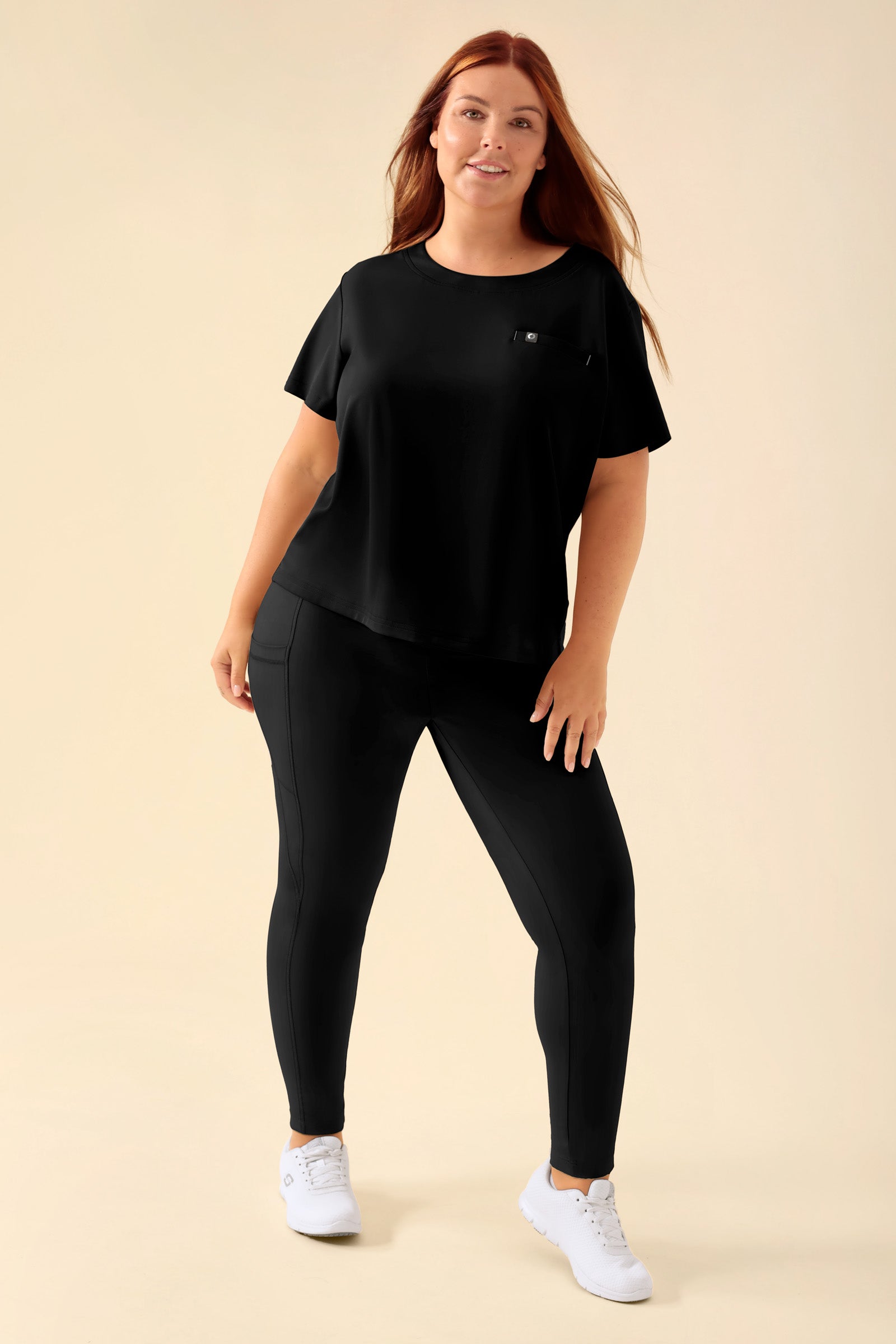 KAERE Leggings Damen - super elastisch schwarz, Vorderansicht Das Model ist 173 cm groß und trägt Größe XL