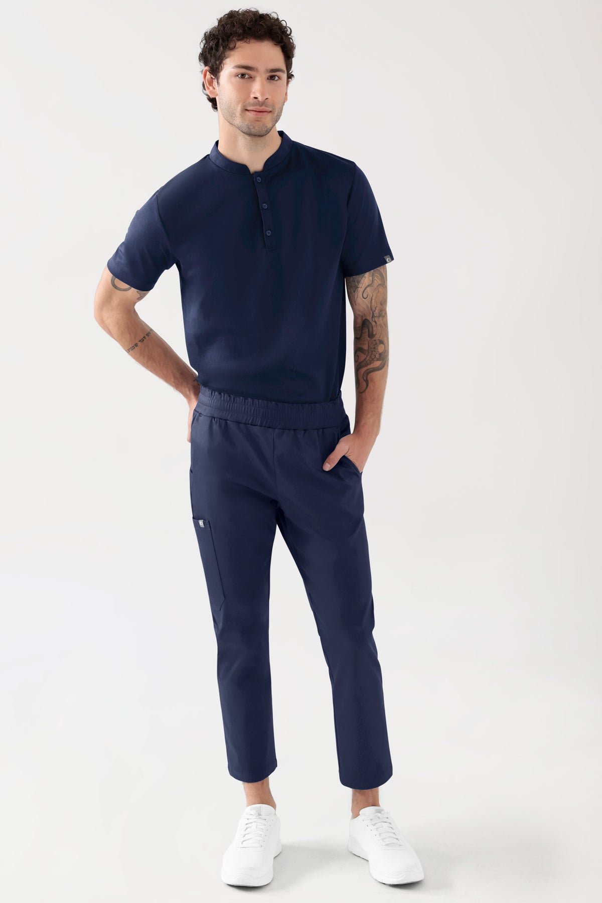 COMFY FLEX Stretch Hose Unisex - 7/8 Länge navy, Vorderansicht Das Model ist 188 cm groß und trägt Größe M