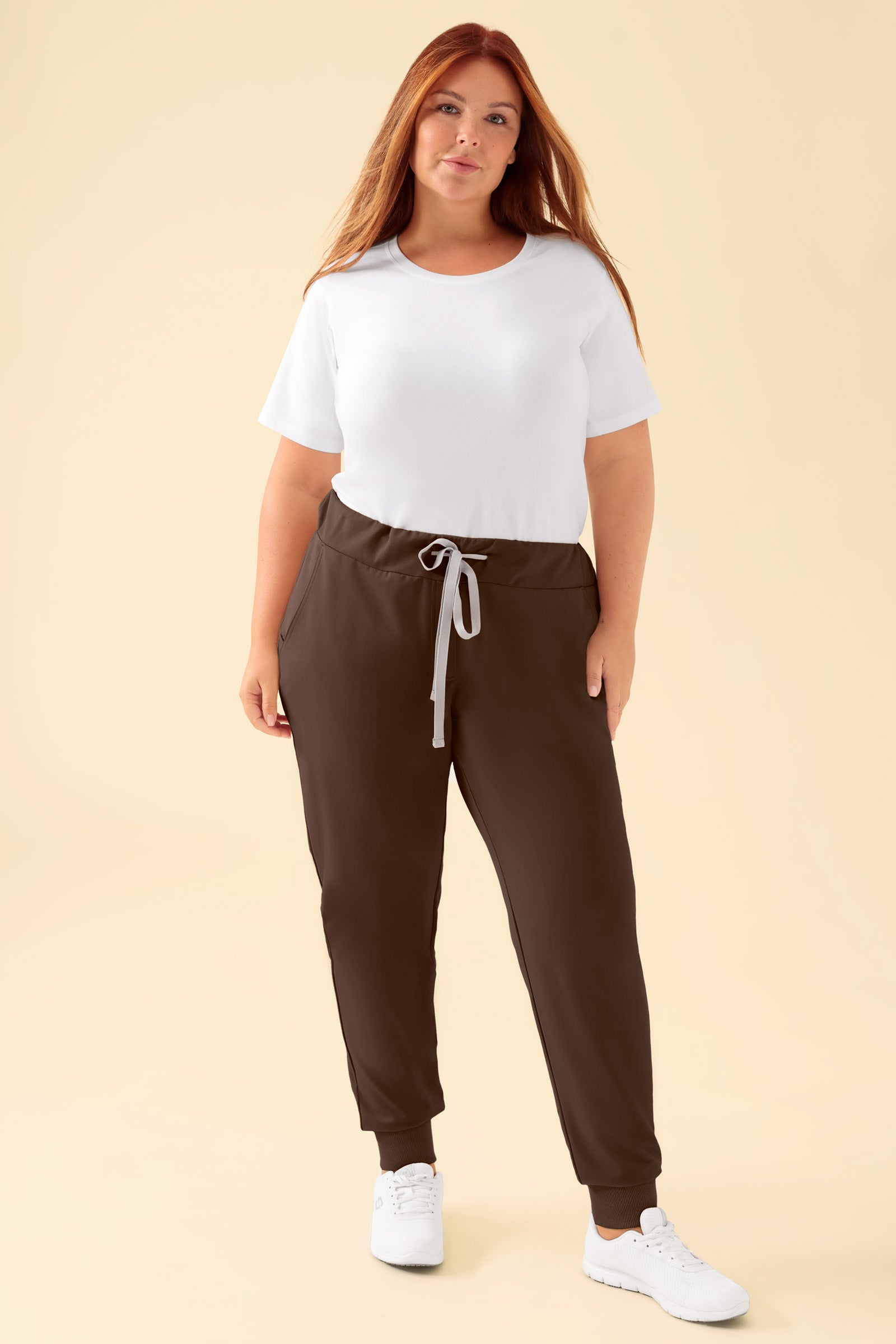KAERE Hose Damen Normale Größe - Saumabschluss mit Strickbund coffee, Vorderansicht Das Model ist 173 cm groß und trägt Größe XL