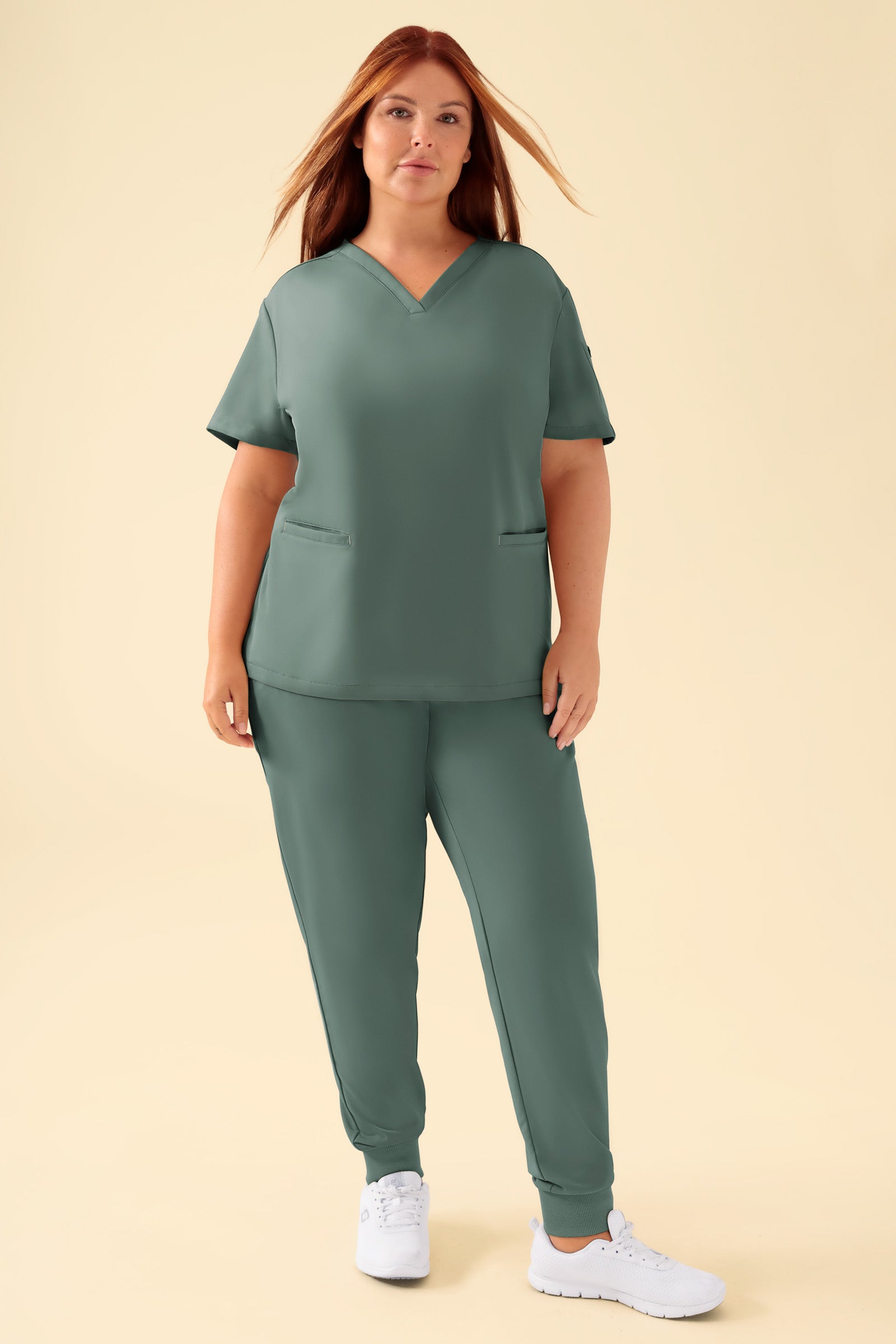 KAERE Schlupfkasack Damen - V-Ausschnitt dunkelgrün, Vorderansicht Das Model ist 173 cm groß und trägt Größe XL