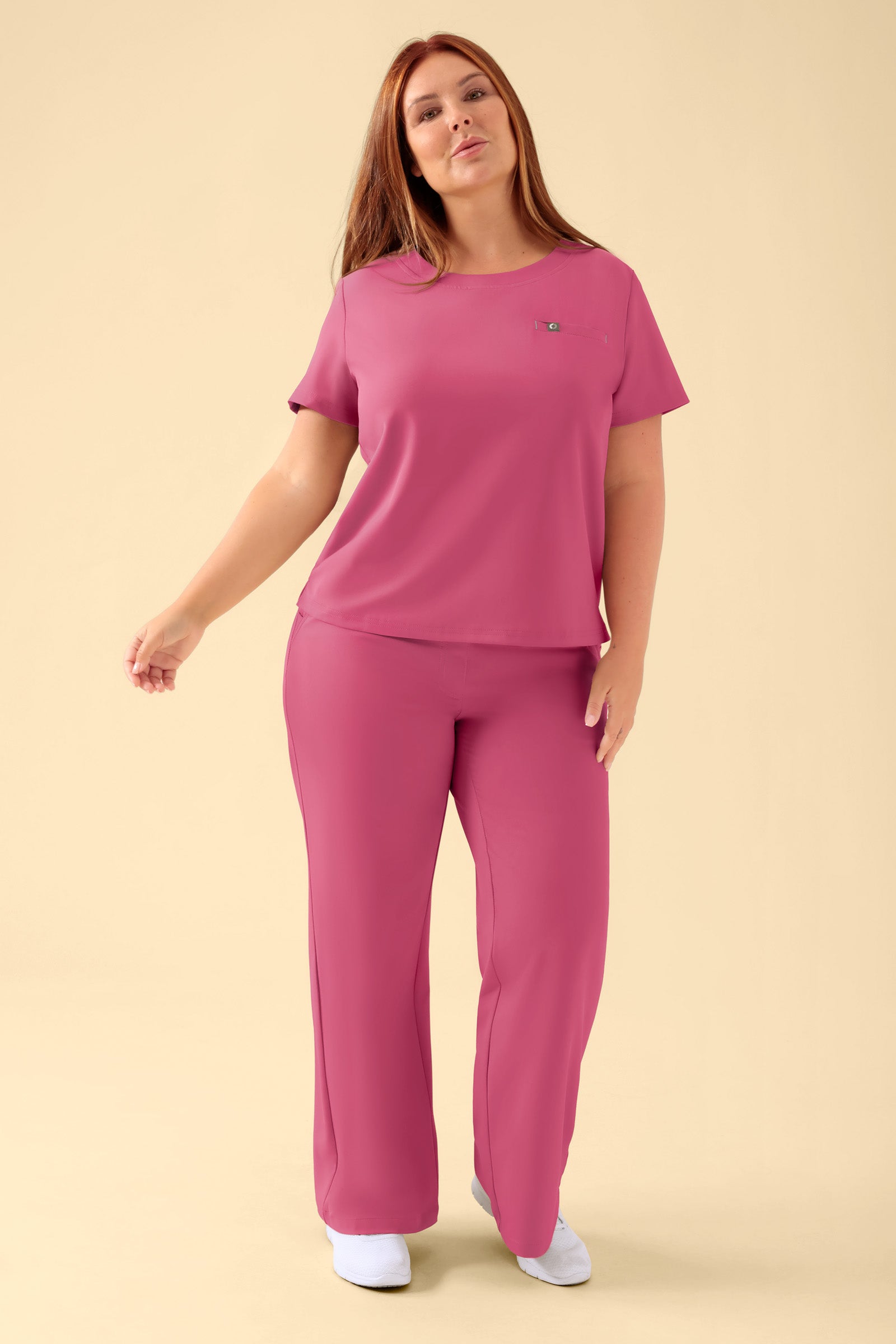 KAERE Shirt Damen - Rundhalsausschnitt rosenholz, Vorderansicht Das Model ist 173 cm groß und trägt Größe XL