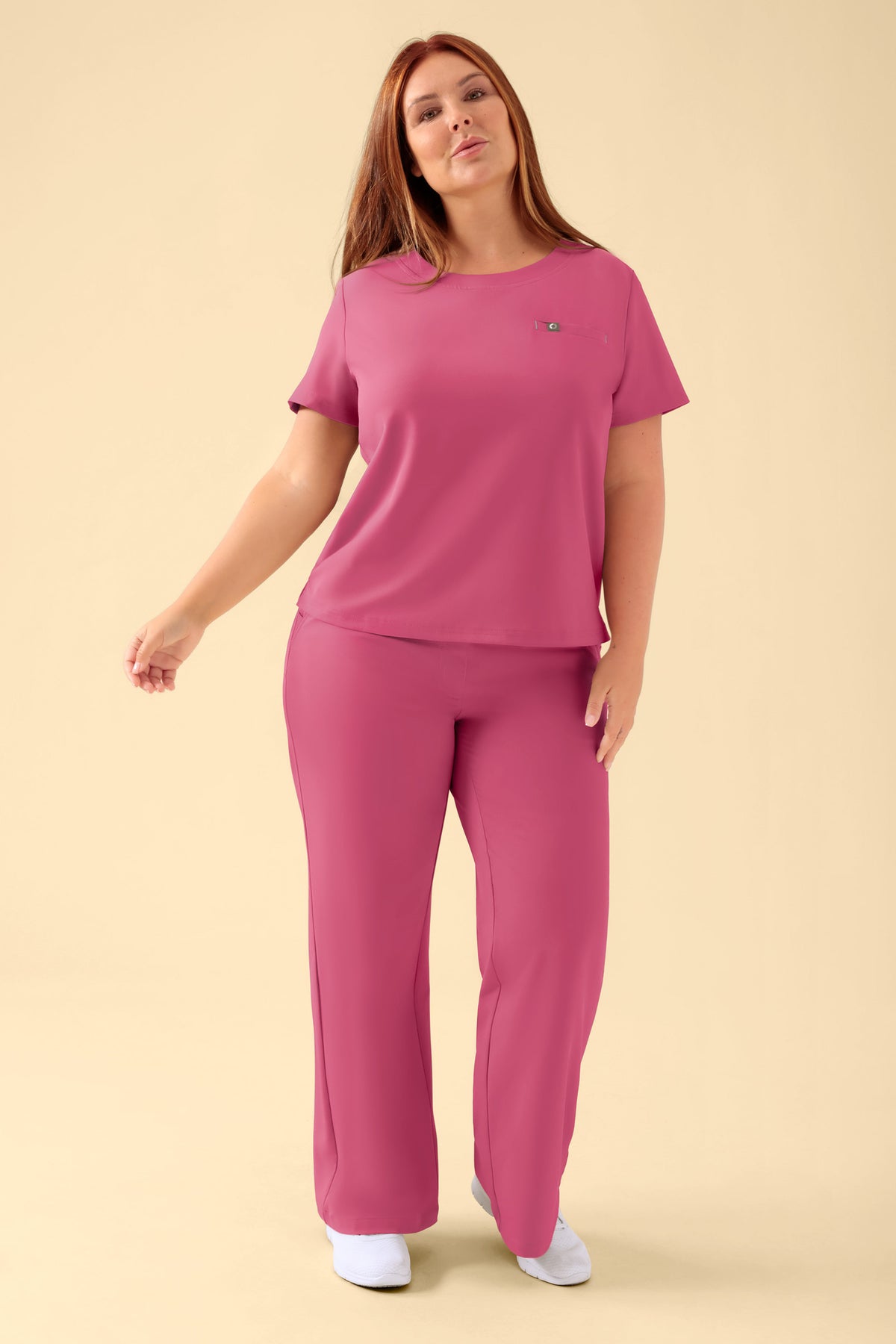 KAERE Shirt Damen - Rundhalsausschnitt rosenholz, Vorderansicht Das Model ist 173 cm groß und trägt Größe XL