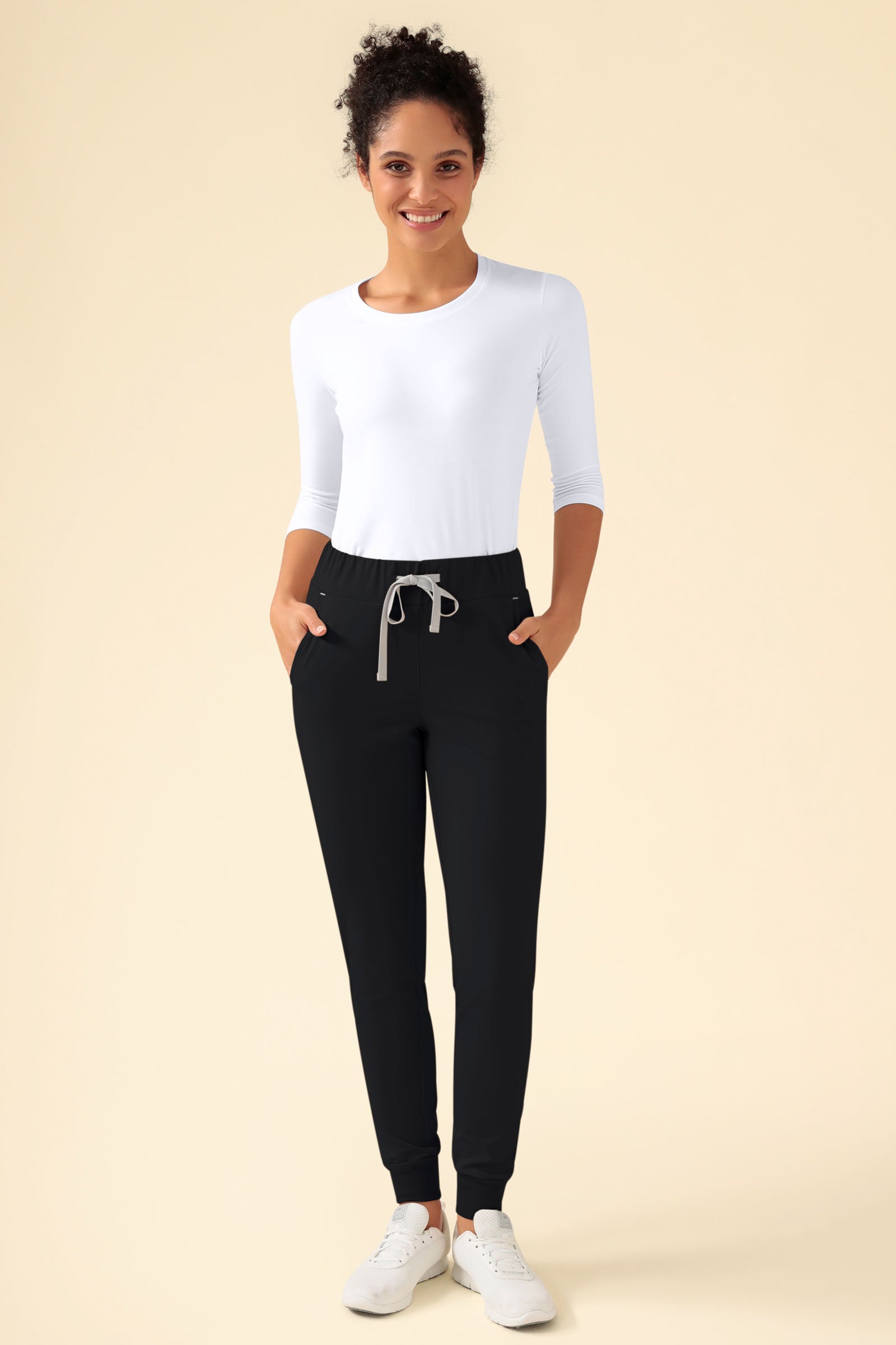 KAERE Hose Damen - Saumbündchen ohne Beintaschen schwarz, Vorderansicht Das Model ist 176 cm groß und trägt Größe S