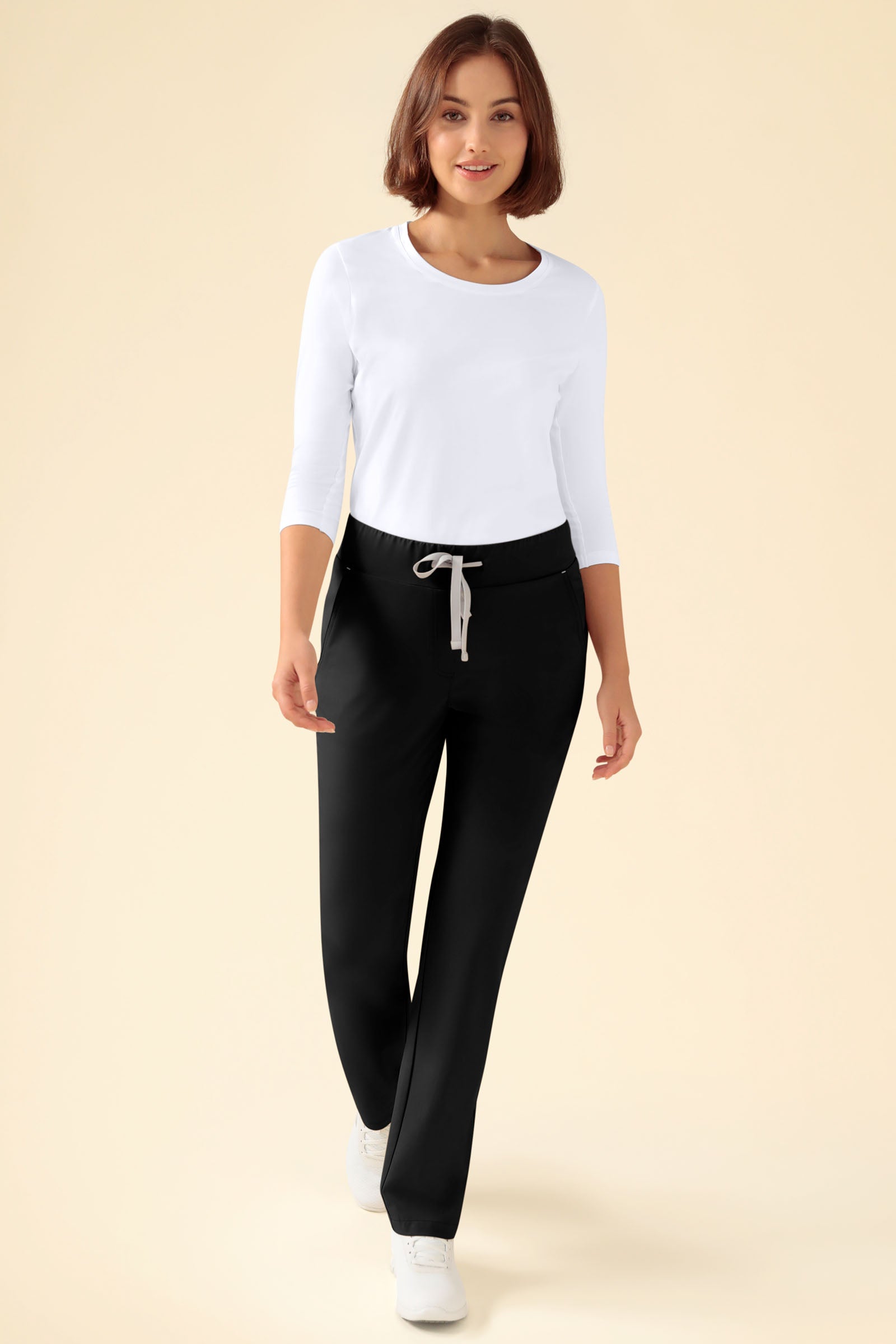 KAERE Hose Damen - gerader Saum ohne Beintaschen schwarz, Vorderansicht Das Model ist 177 cm groß und trägt Größe S