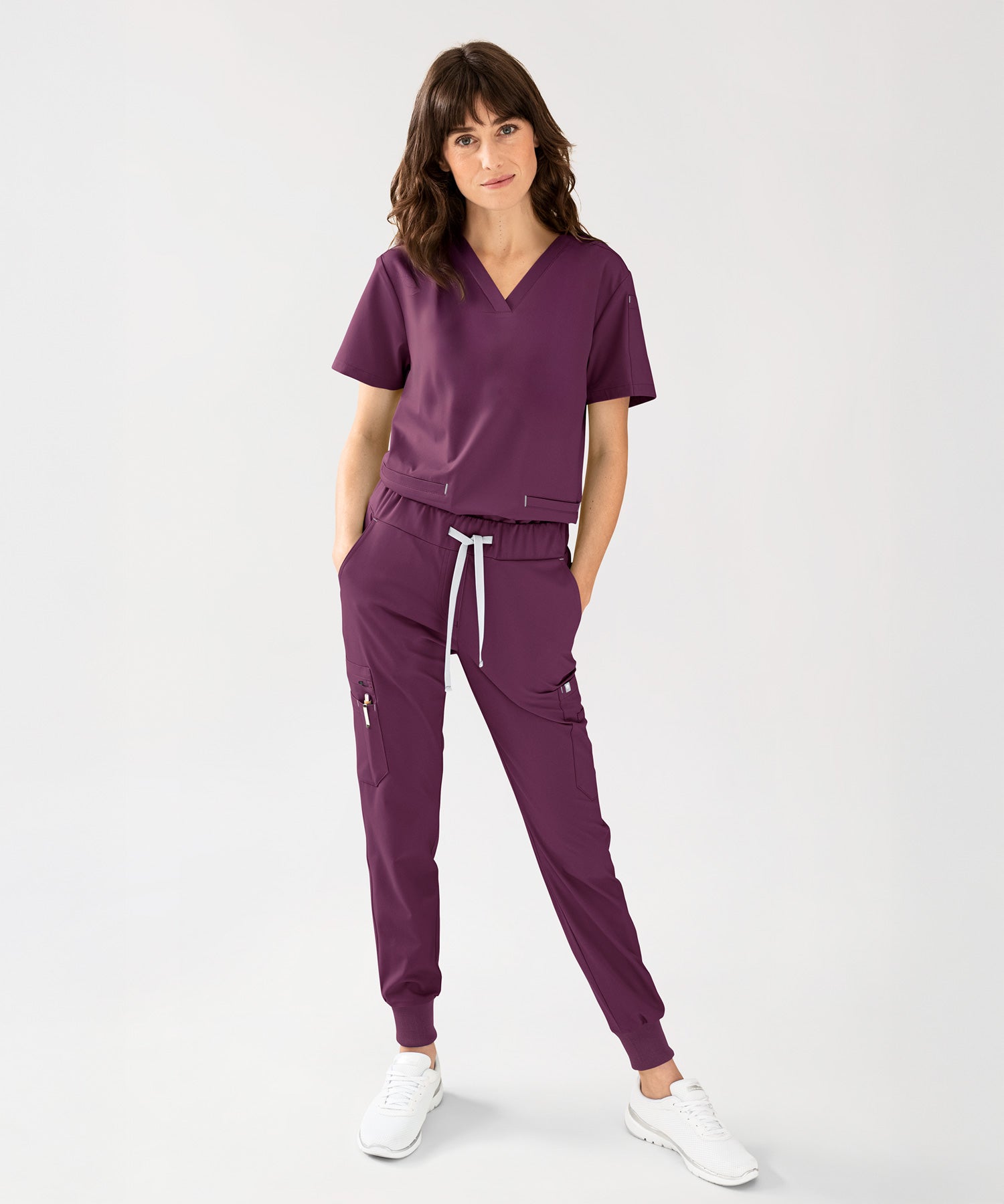 Damen Modell KAERE Outfit in der Farbe pflaume