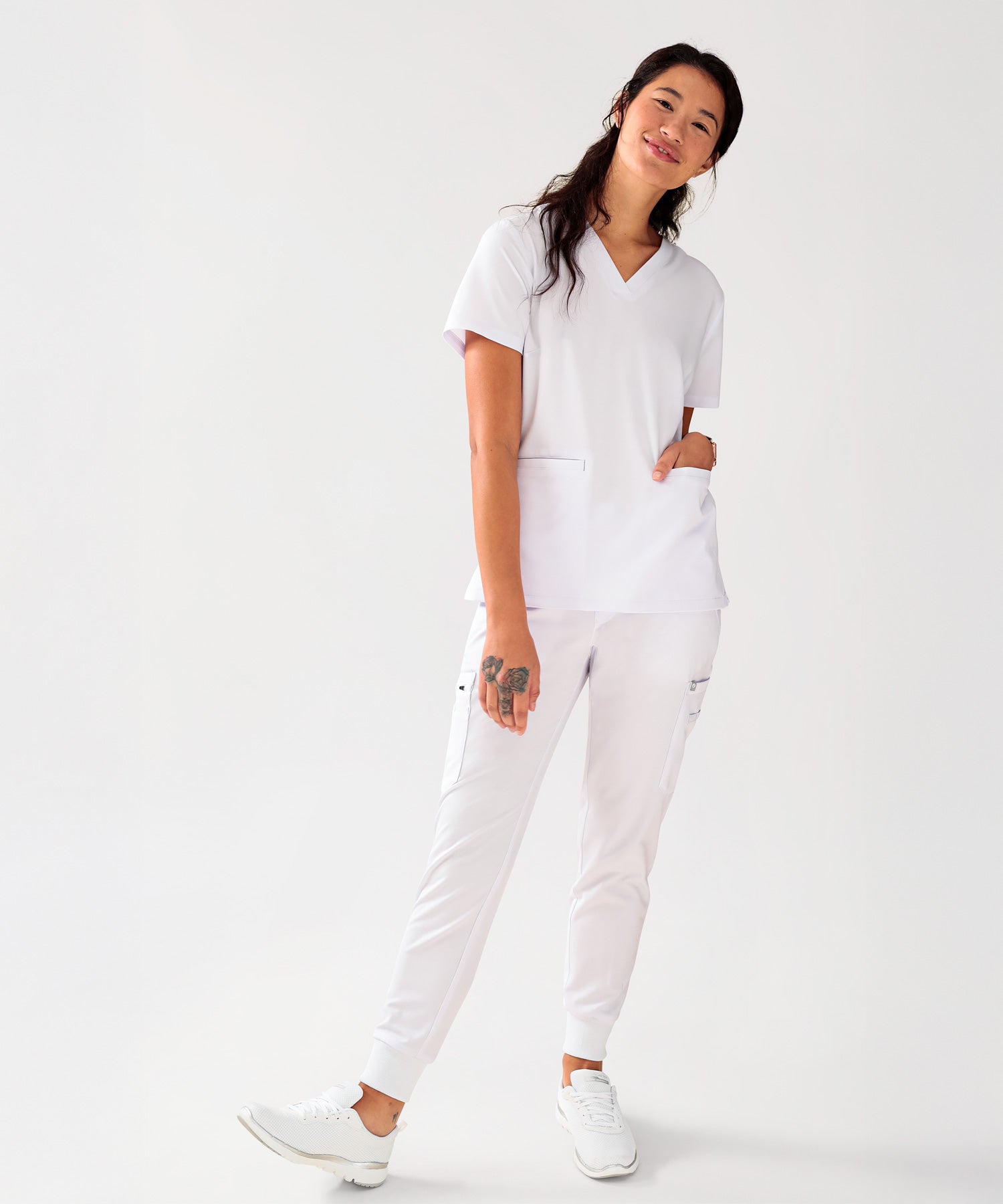 Damen Modell KAERE Outfit in der Farbe weiss