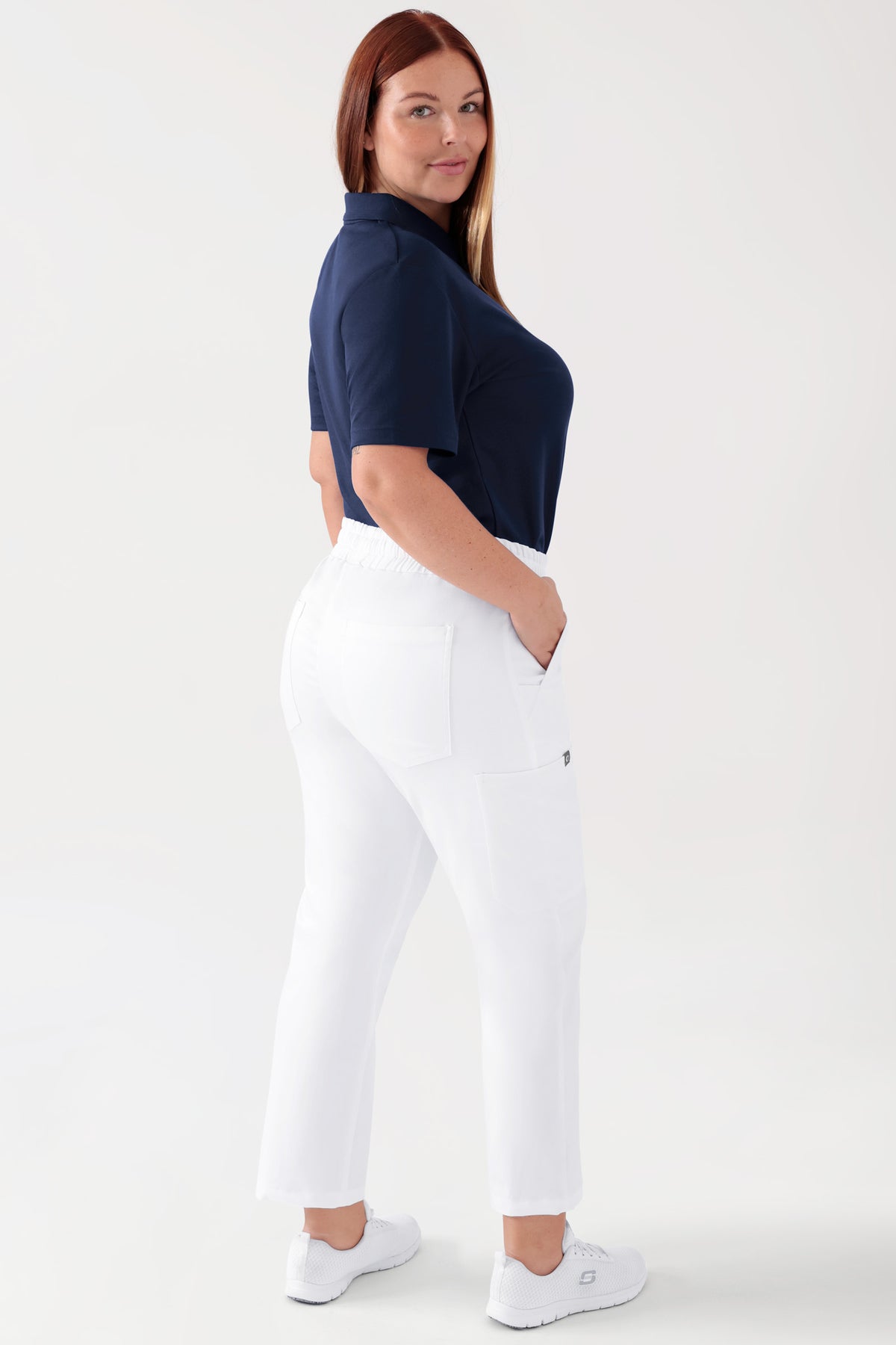 COMFY FLEX Stretch Hose Unisex - 7/8 Länge weiß, Rückansicht Das Model ist 173 cm groß und trägt Größe L