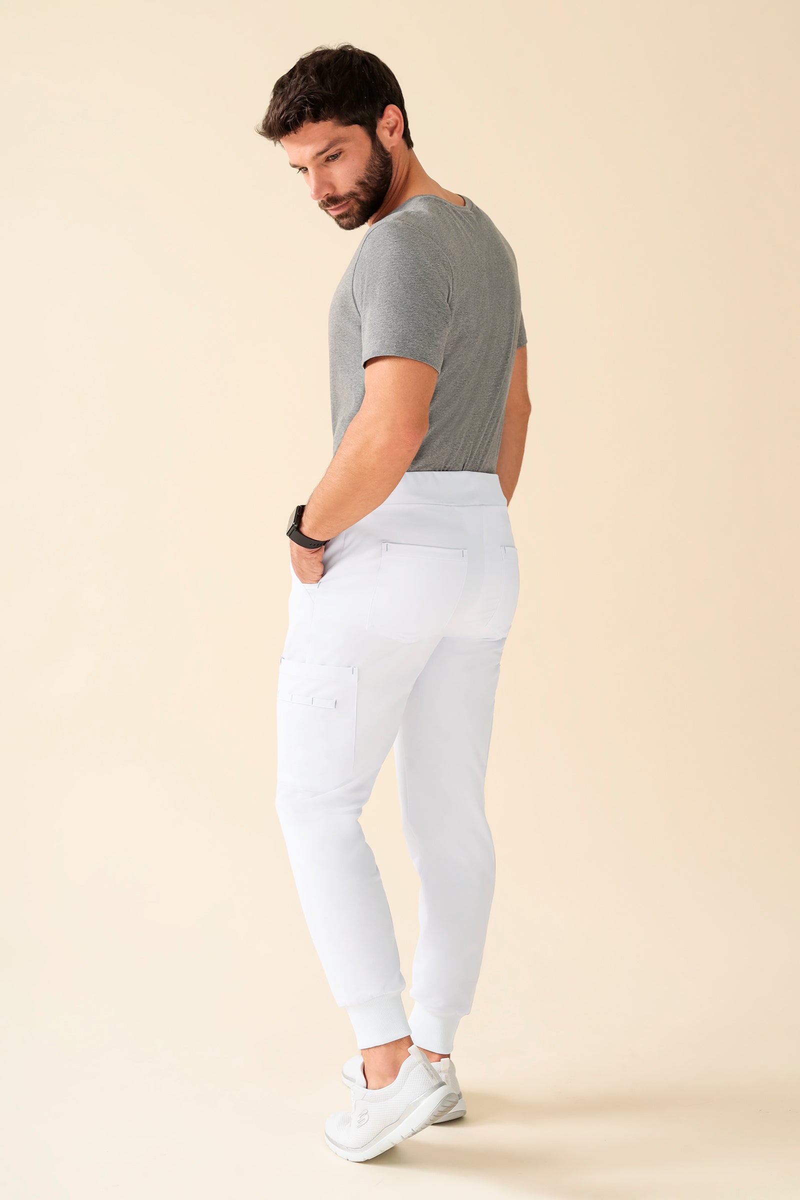 KAERE Hose Herren - Saumbündchen Kurzgr. mit Beintaschen weiß, Rückansicht 