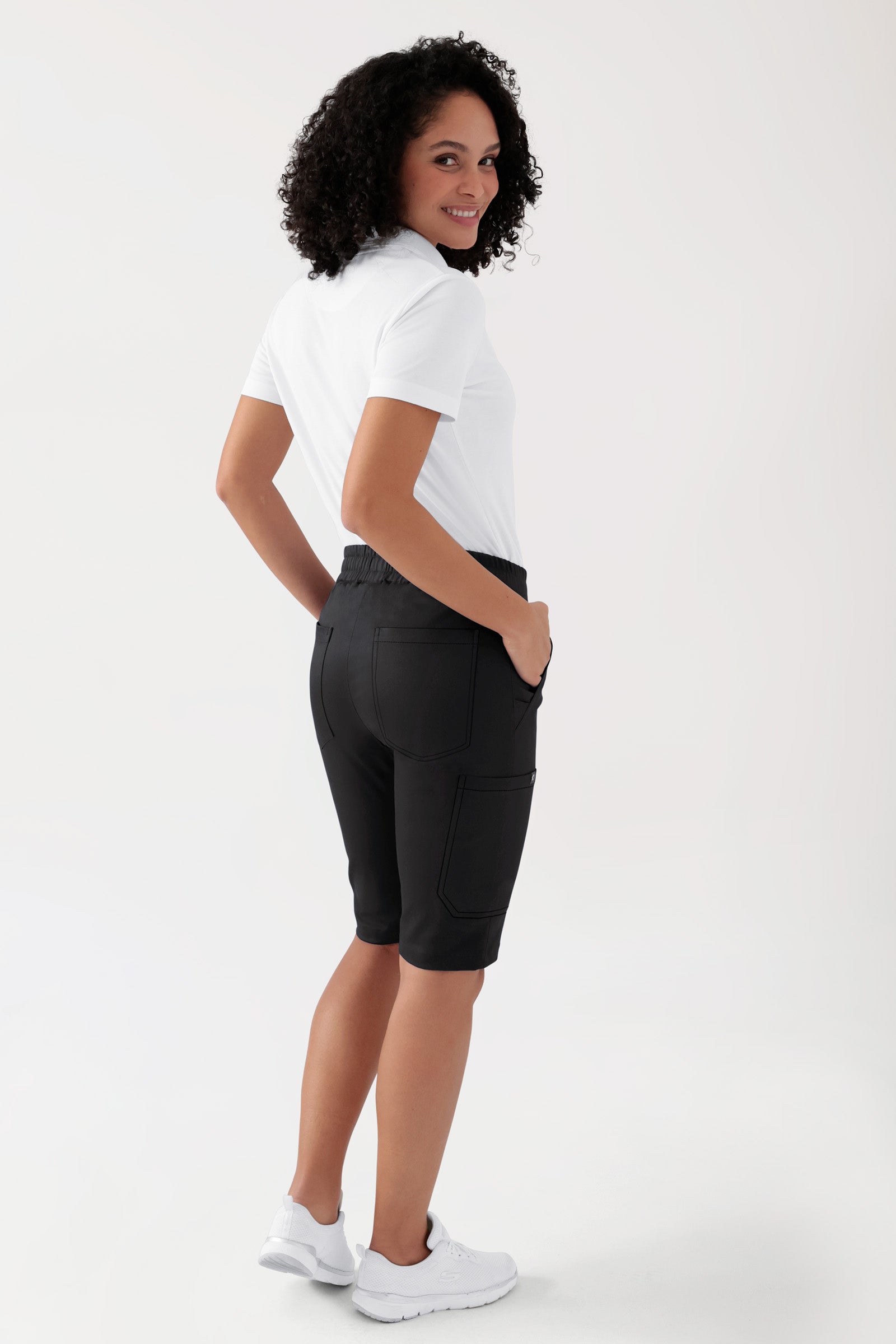 COMFY FLEX Stretch Hose Unisex - Bermuda schwarz, Rückansicht Das Model ist 176 cm groß und trägt Größe S