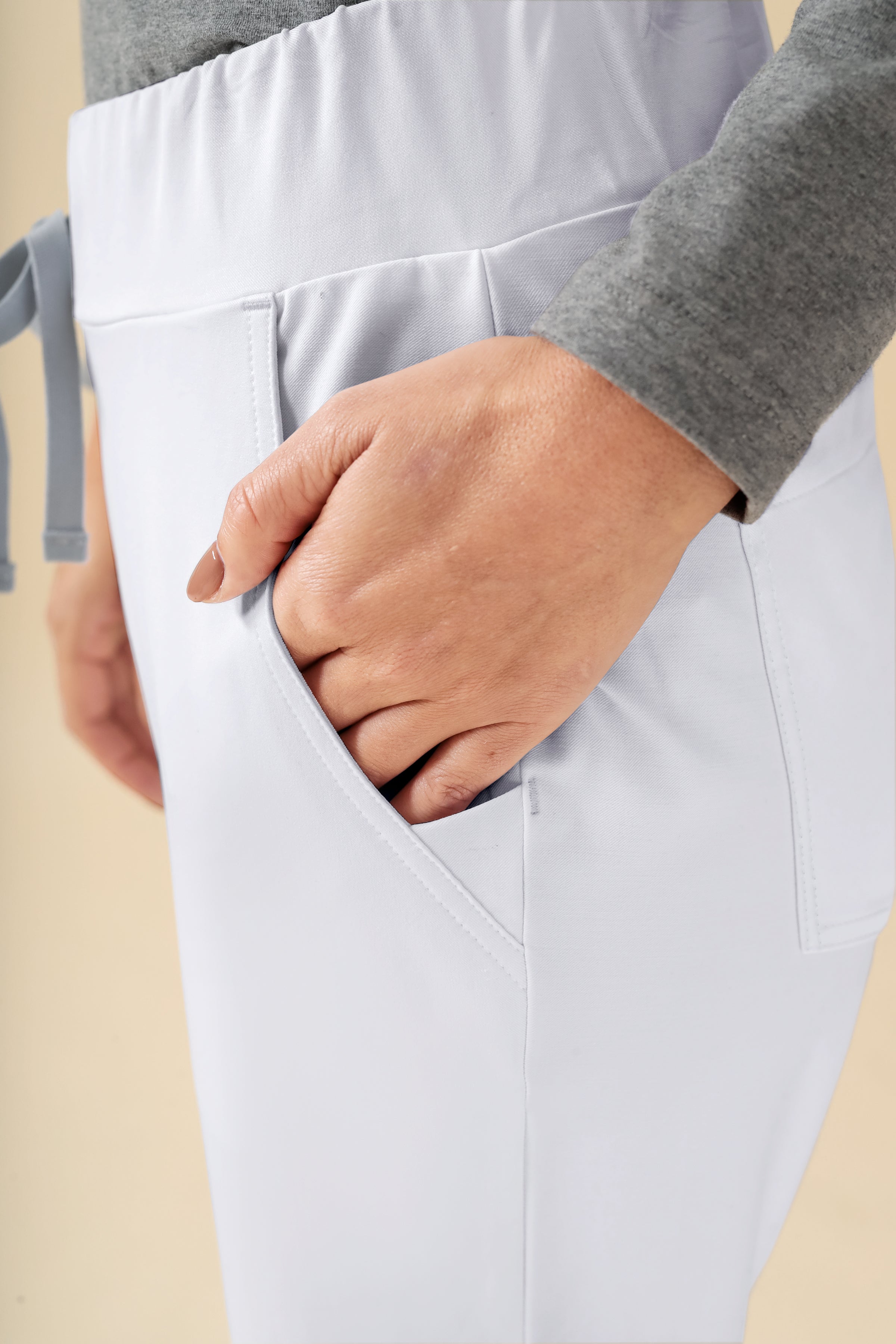 KAERE Hose Damen - gerader Saum Kurzgr. ohne Beintaschen weiß