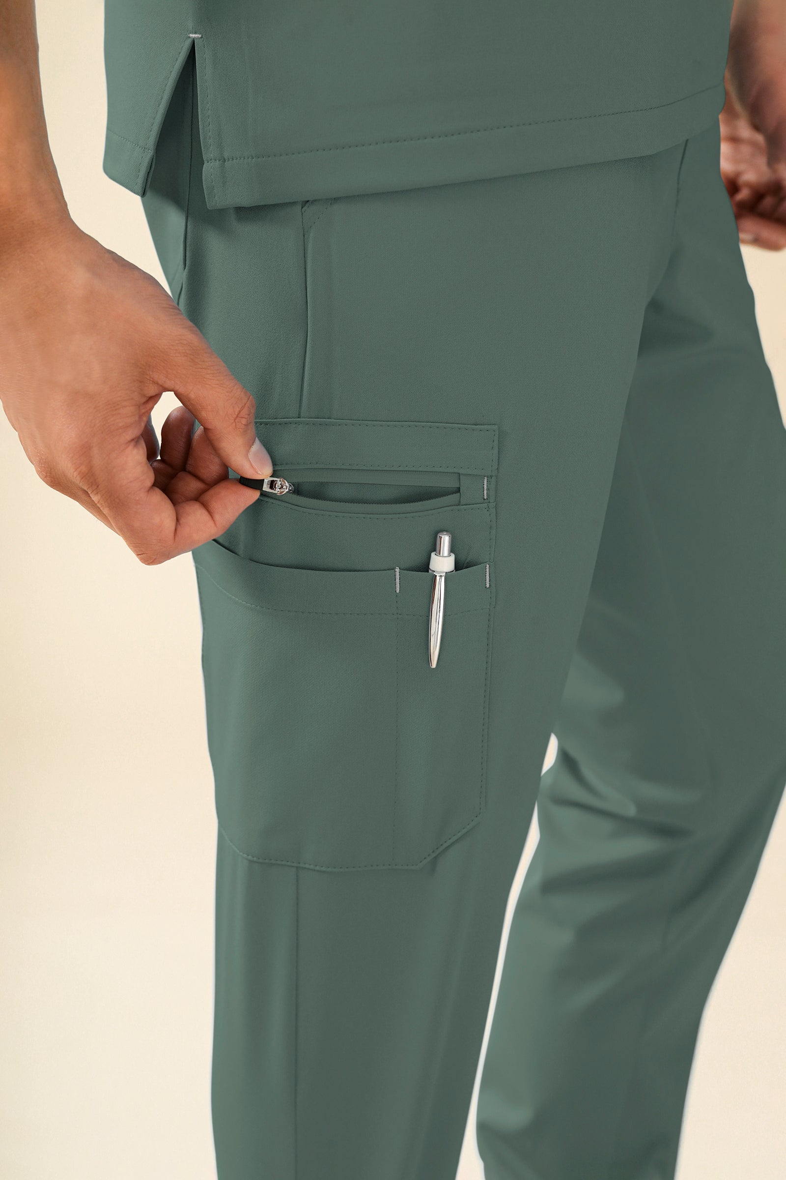 KAERE Hose Herren - Saumbündchen mit Beintaschen dunkelgrün