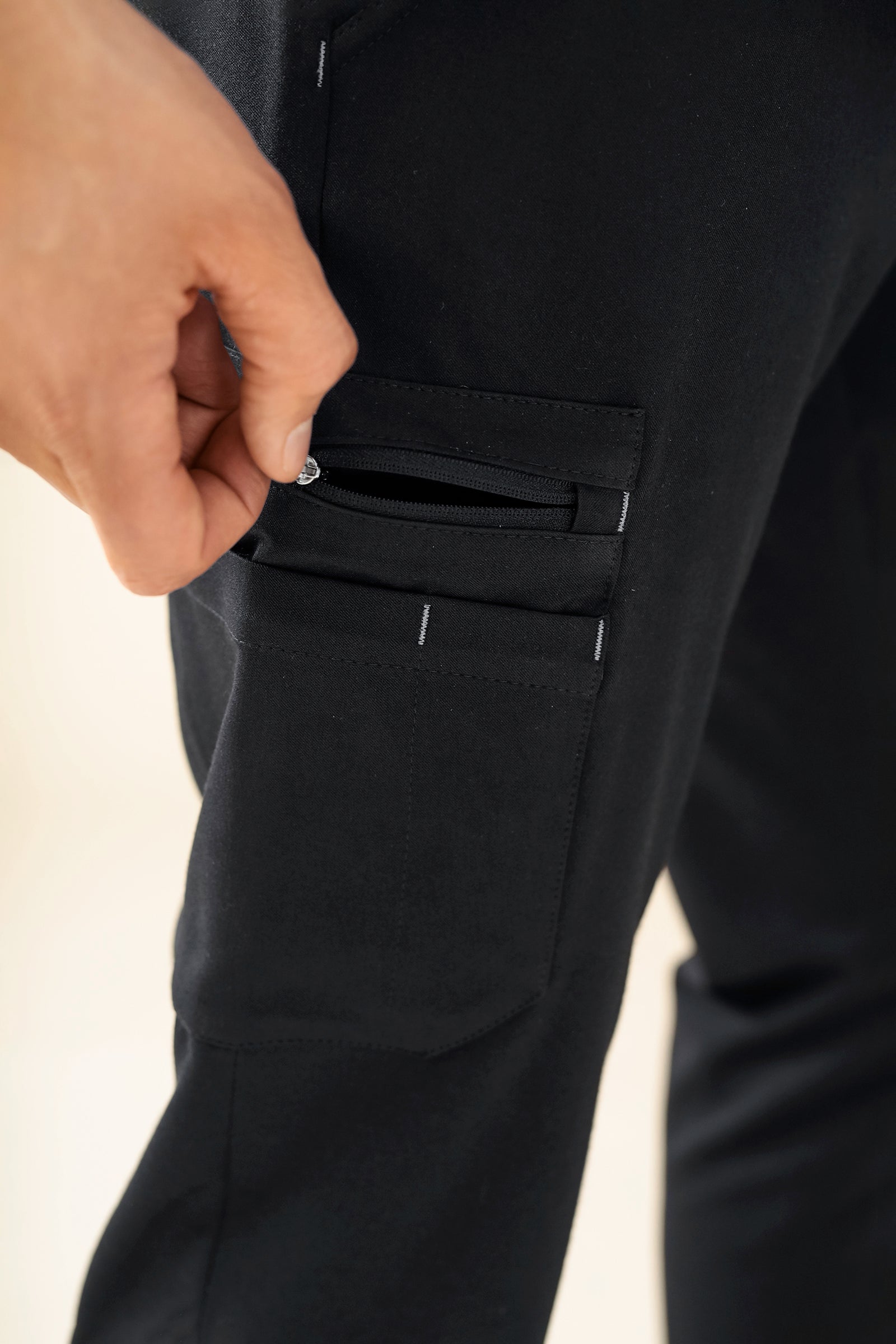 KAERE Hose Herren - Saumbündchen mit Beintaschen schwarz