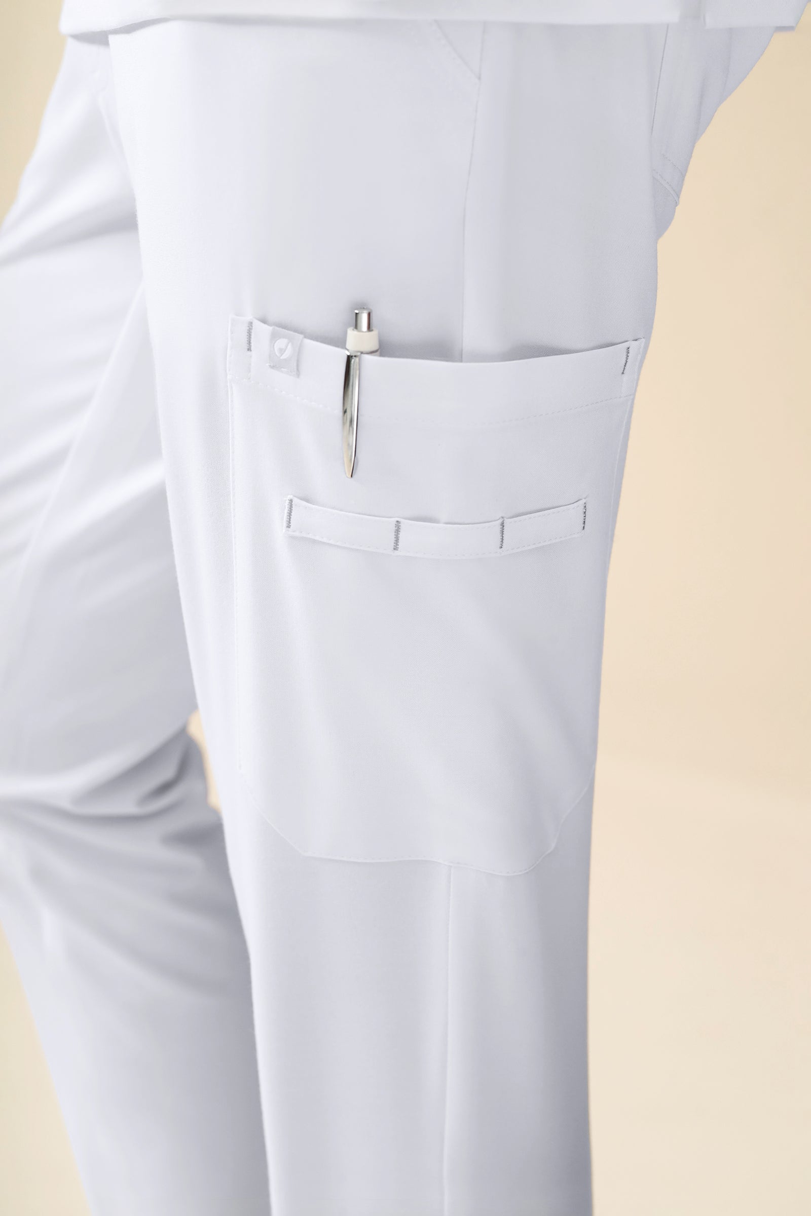 KAERE Hose Herren - Saumbündchen mit Beintaschen weiß