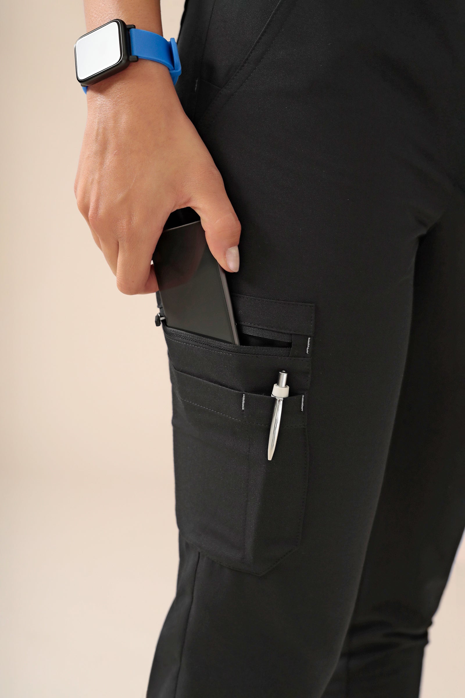 KAERE Hose Damen - Saumbündchen mit Beintaschen schwarz