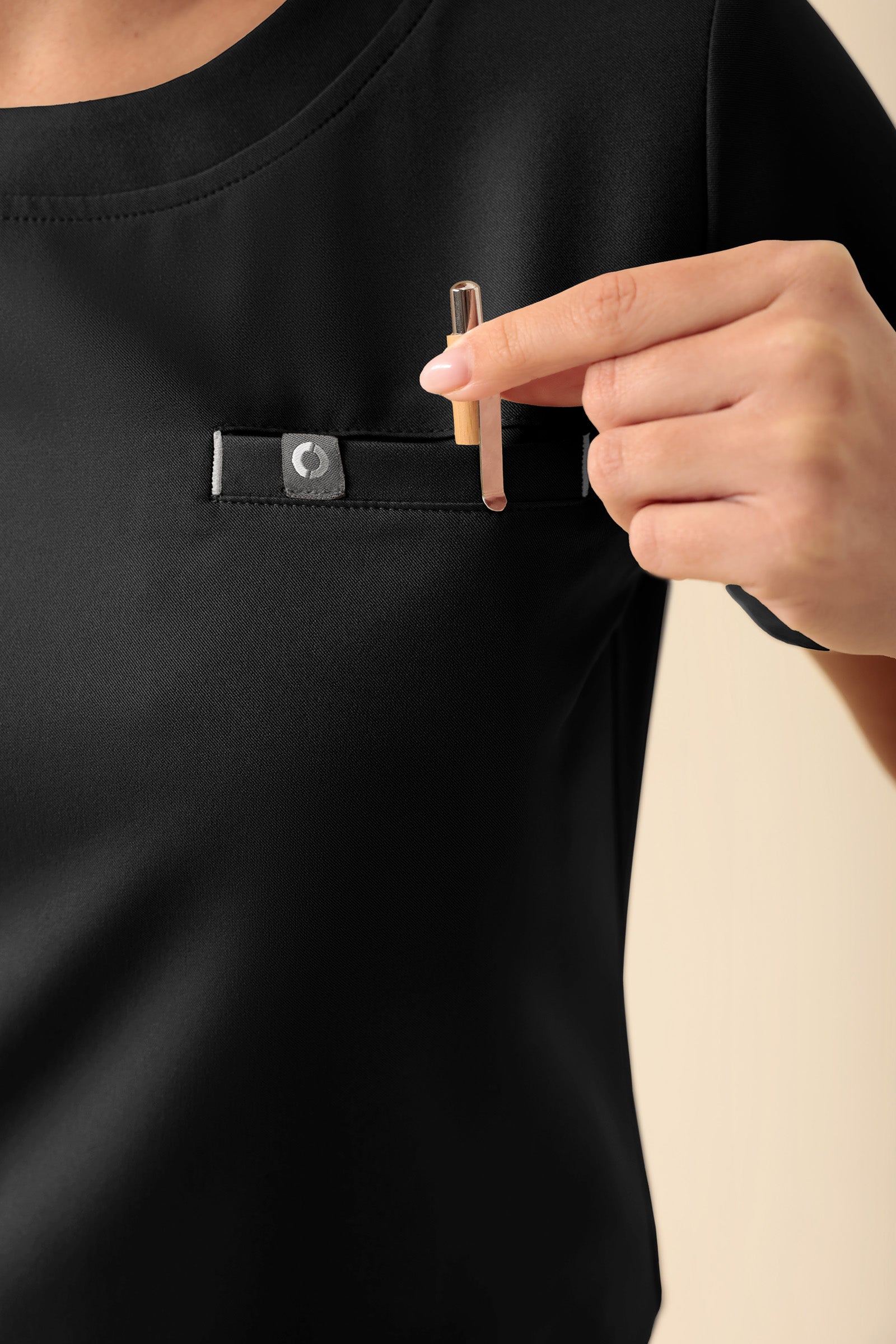 KAERE Shirt Damen - Rundhalsausschnitt schwarz