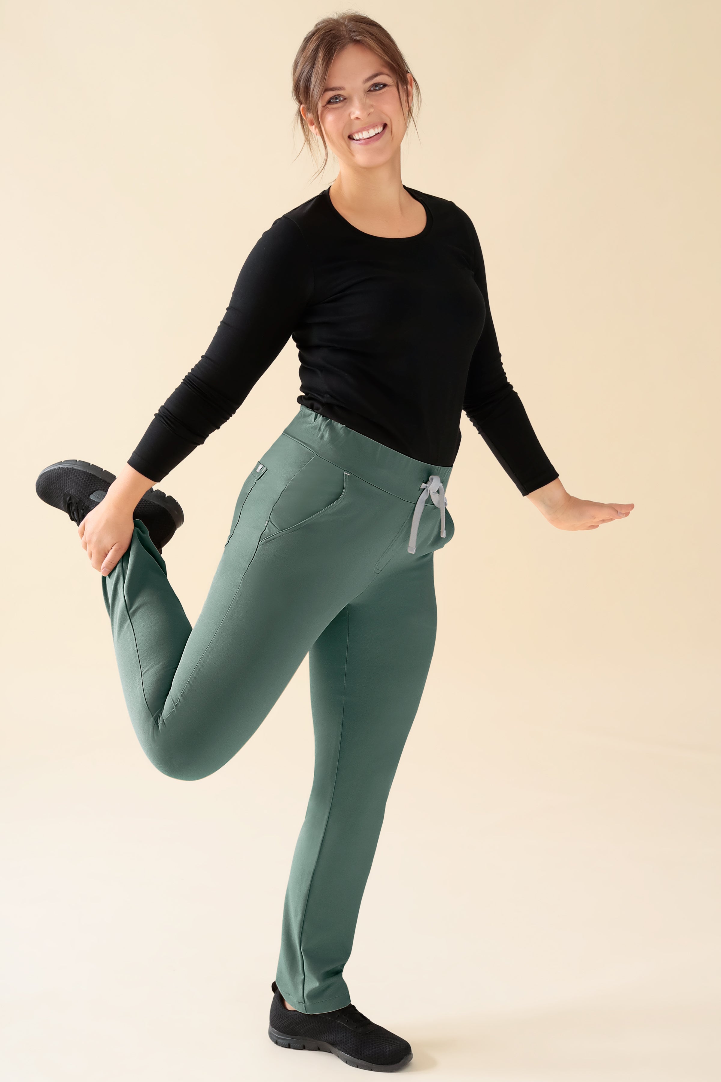 KAERE Hose Damen - gerader Saum Kurzgr. ohne Beintaschen dunkelgrün, Vorderansicht 
