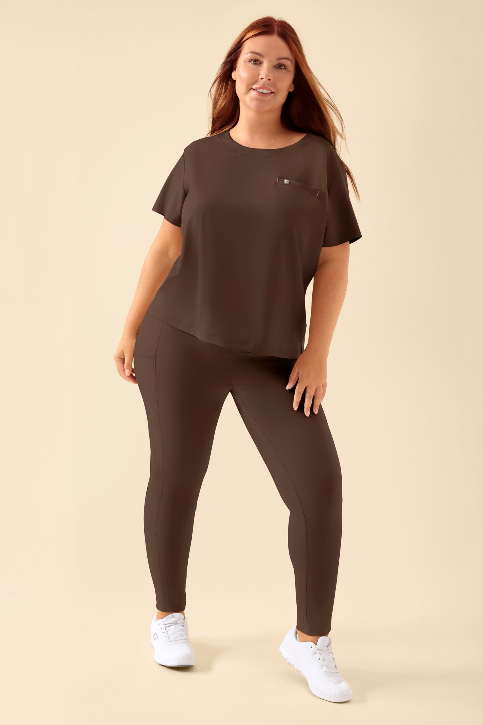 KAERE Leggings Damen - super elastisch coffee, Vorderansicht Das Model ist 173 cm groß und trägt Größe XL