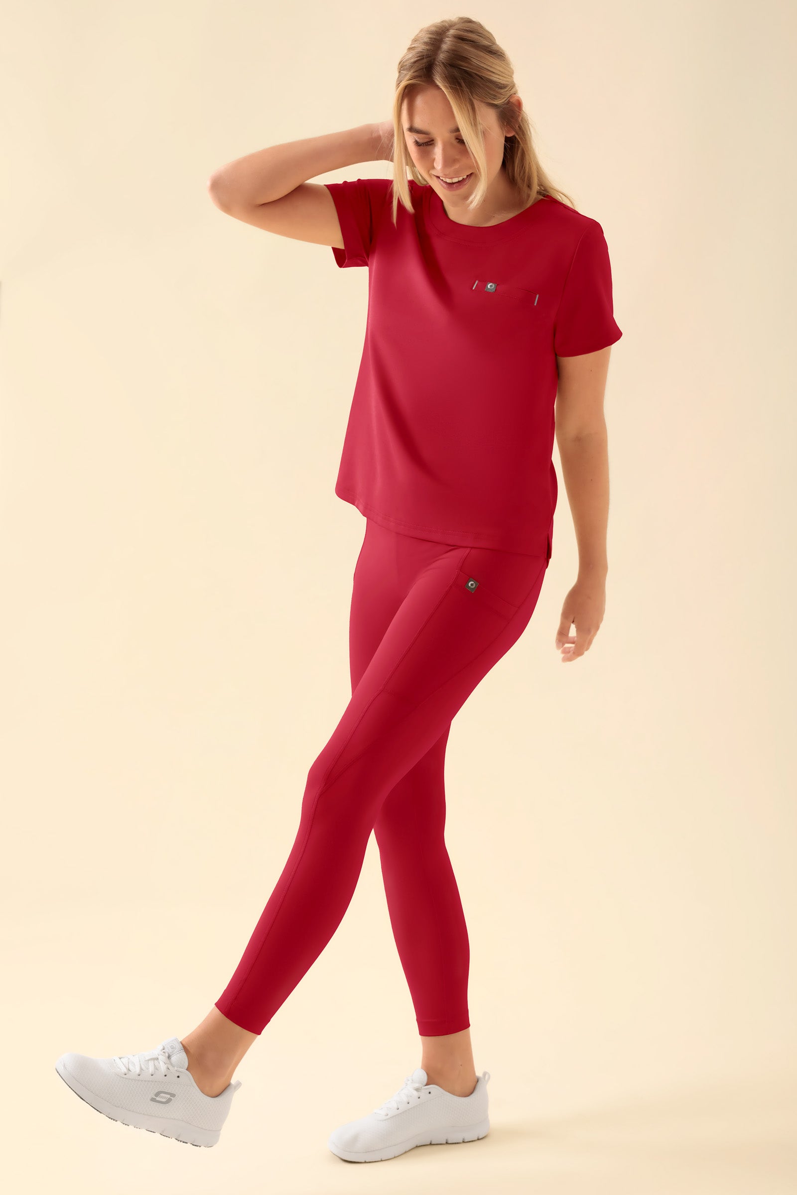 KAERE Leggings Damen - super elastisch rot, Vorderansicht Das Model ist 177 cm groß und trägt Größe S