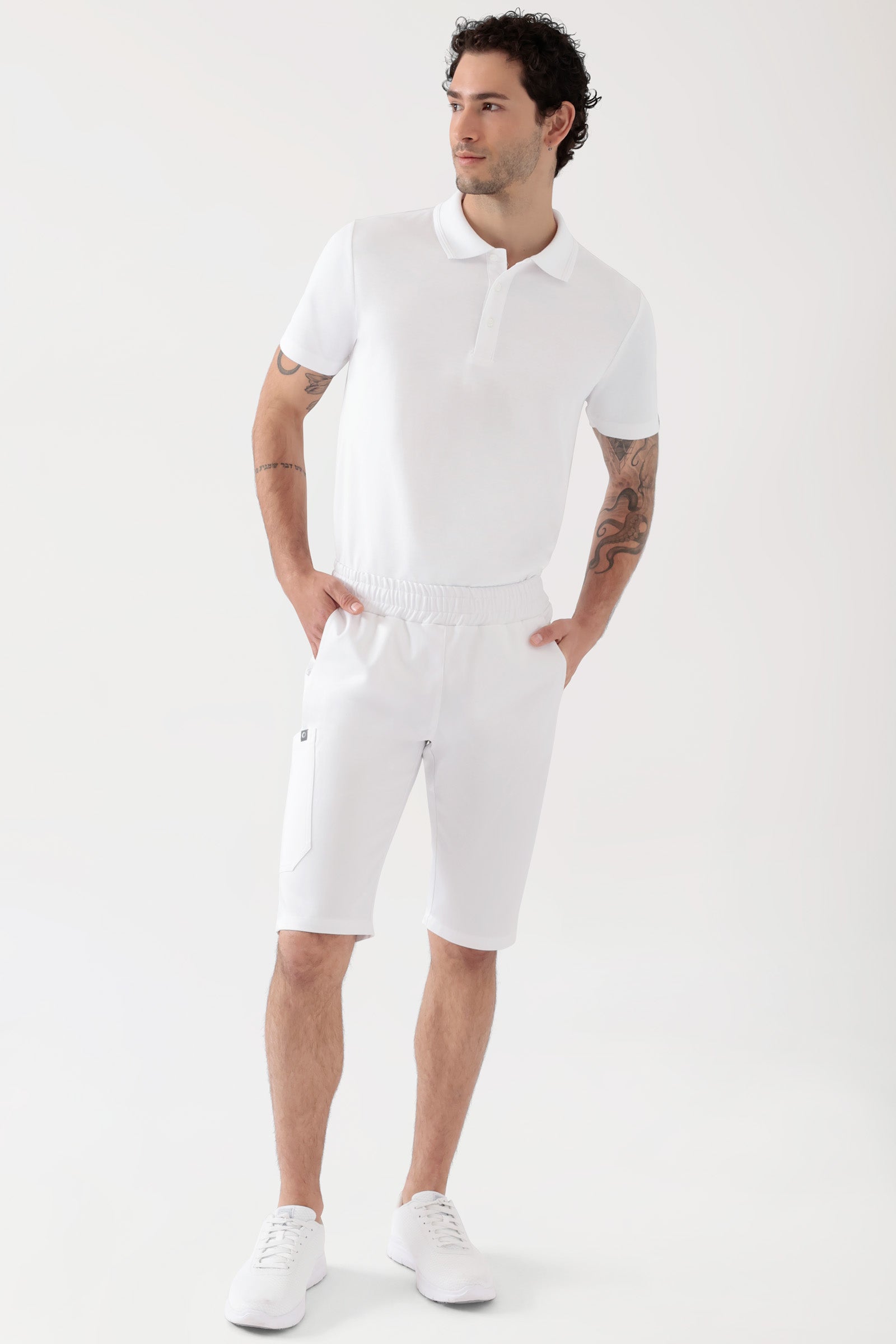 COMFY FLEX Stretch Hose Unisex - Bermuda weiß, Vorderansicht Das Model ist 188 cm groß und trägt Größe M